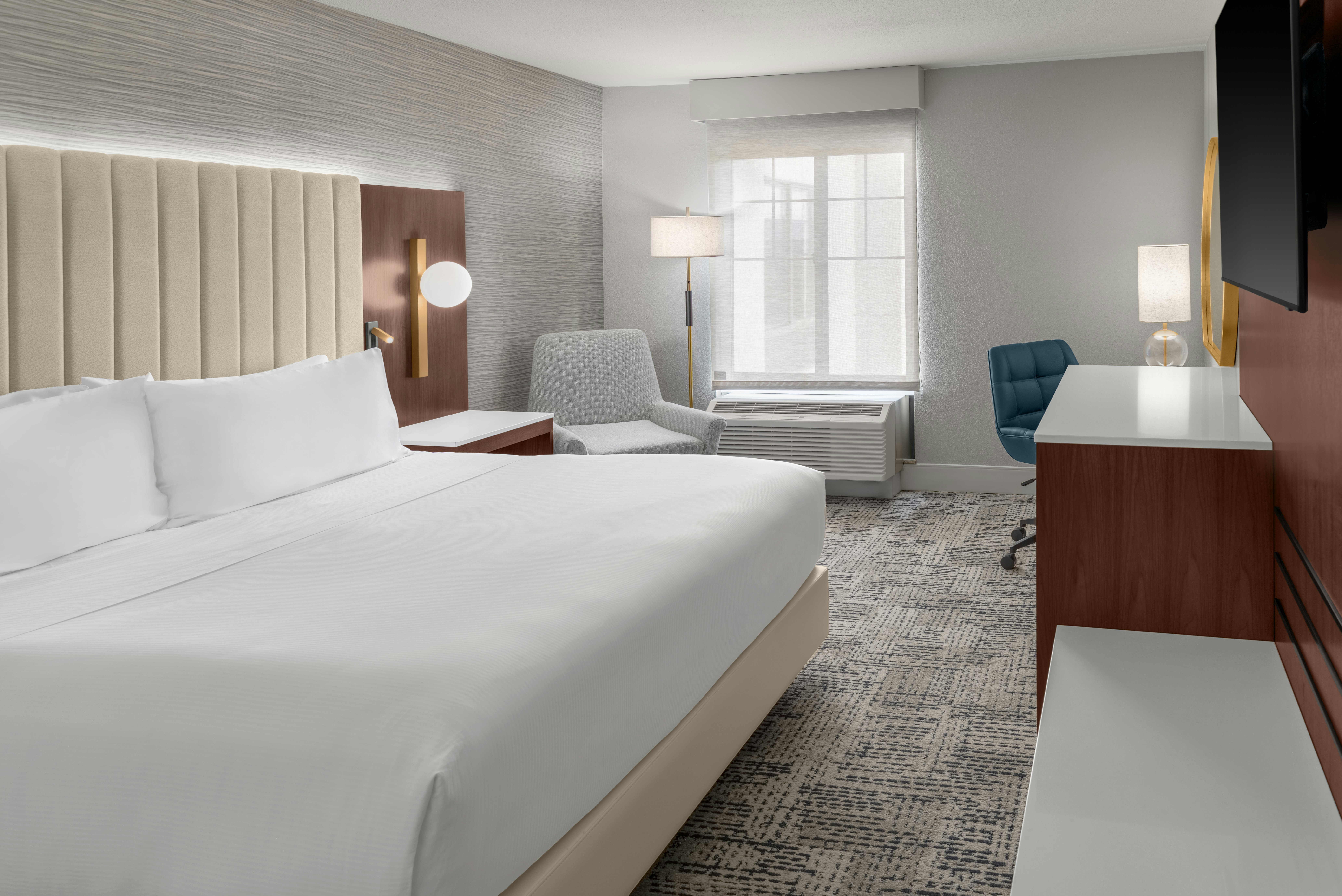 1 KING BED