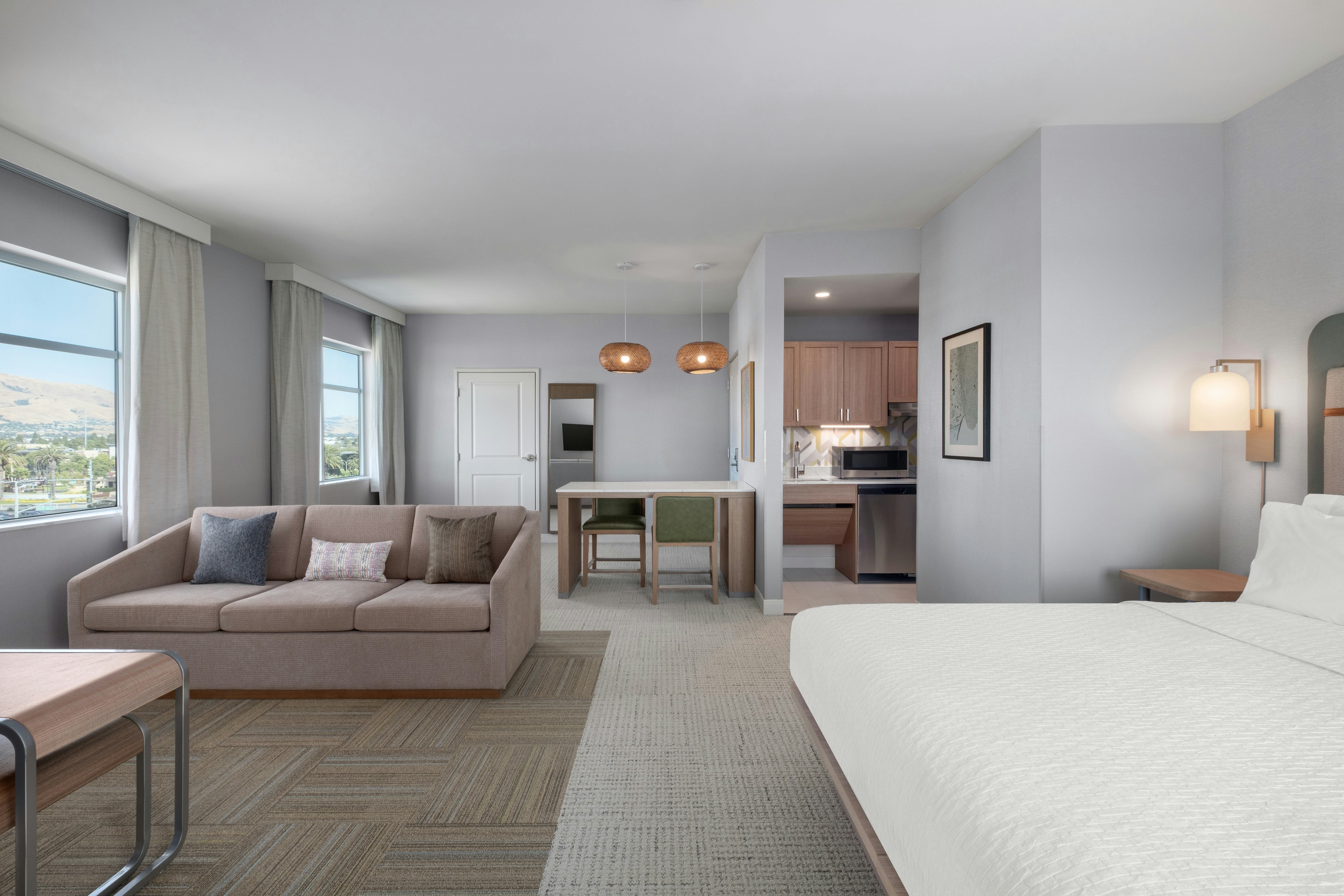 1 KNG BED STUDIO