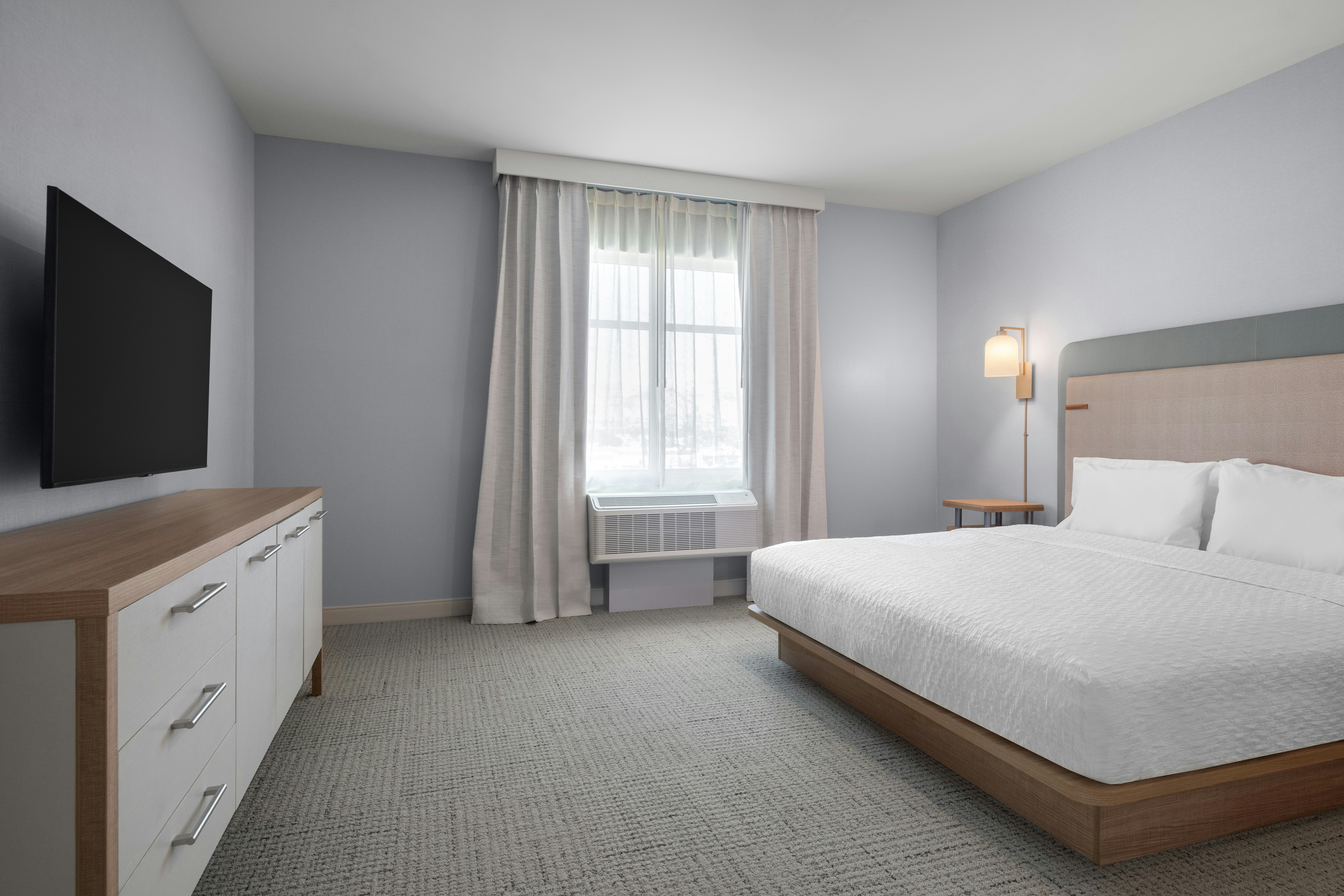 1 KING 1BEDROOM SUITE