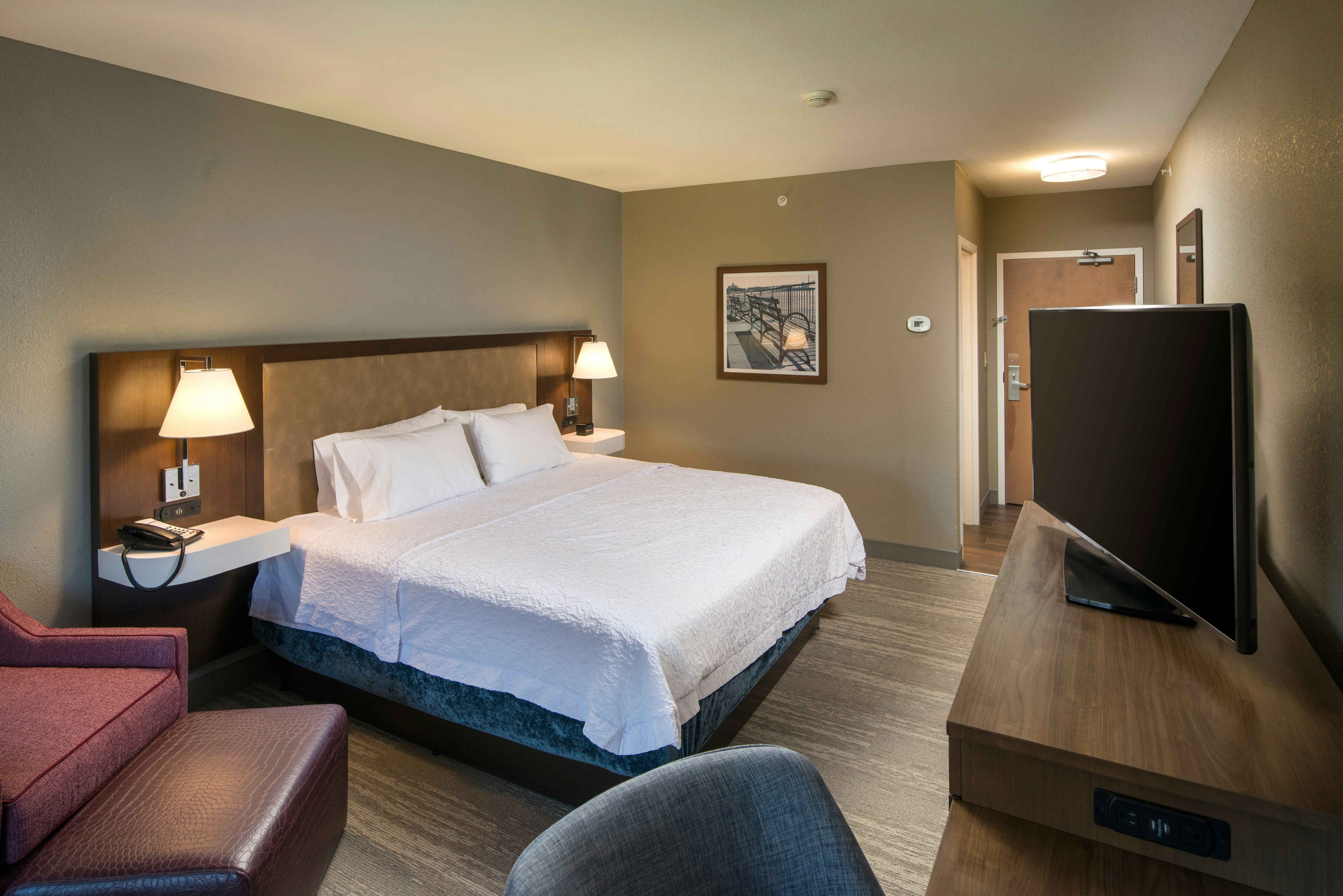 1 KING BED NONSMOKING