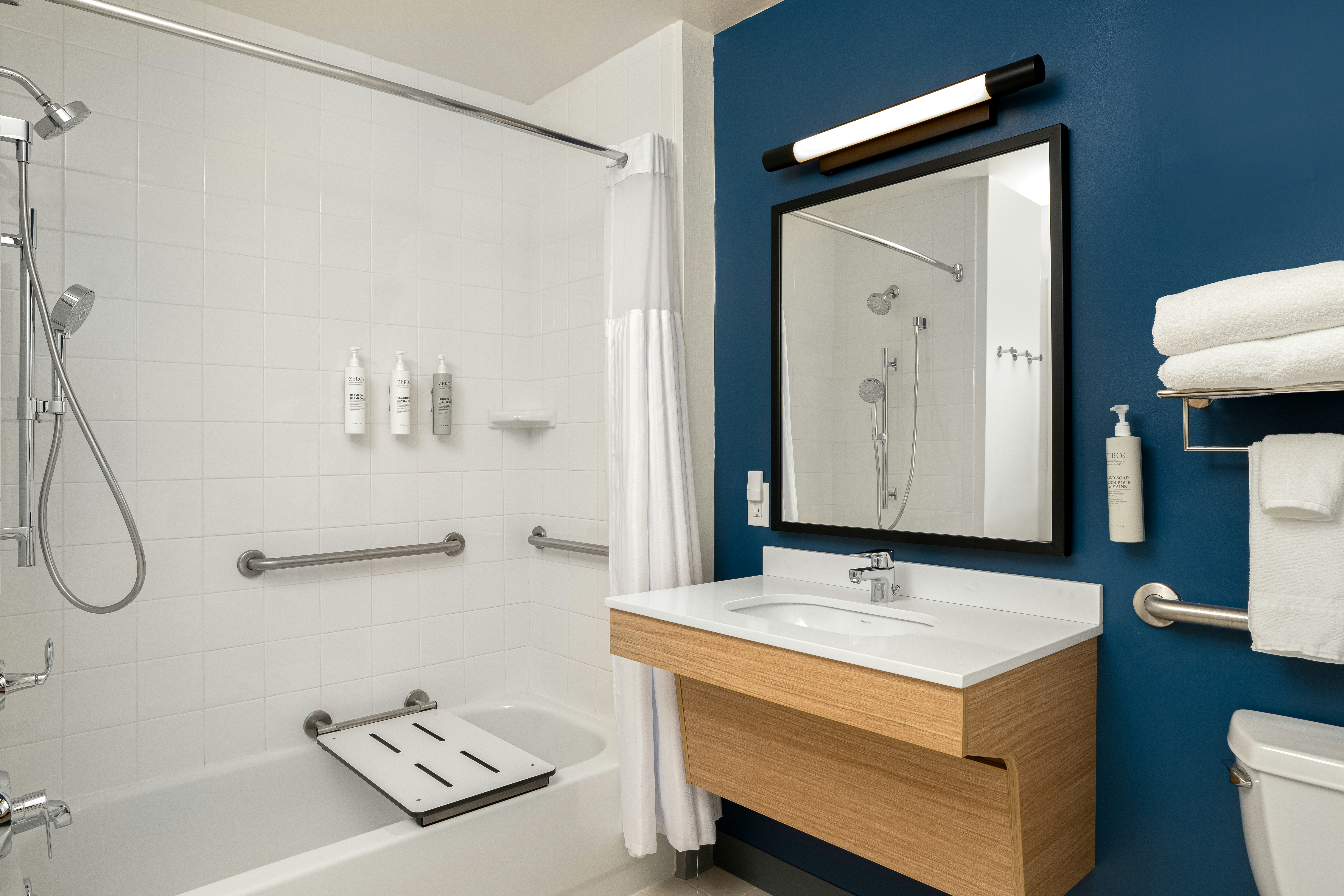 1 KING BED MOB ACCESS TUB