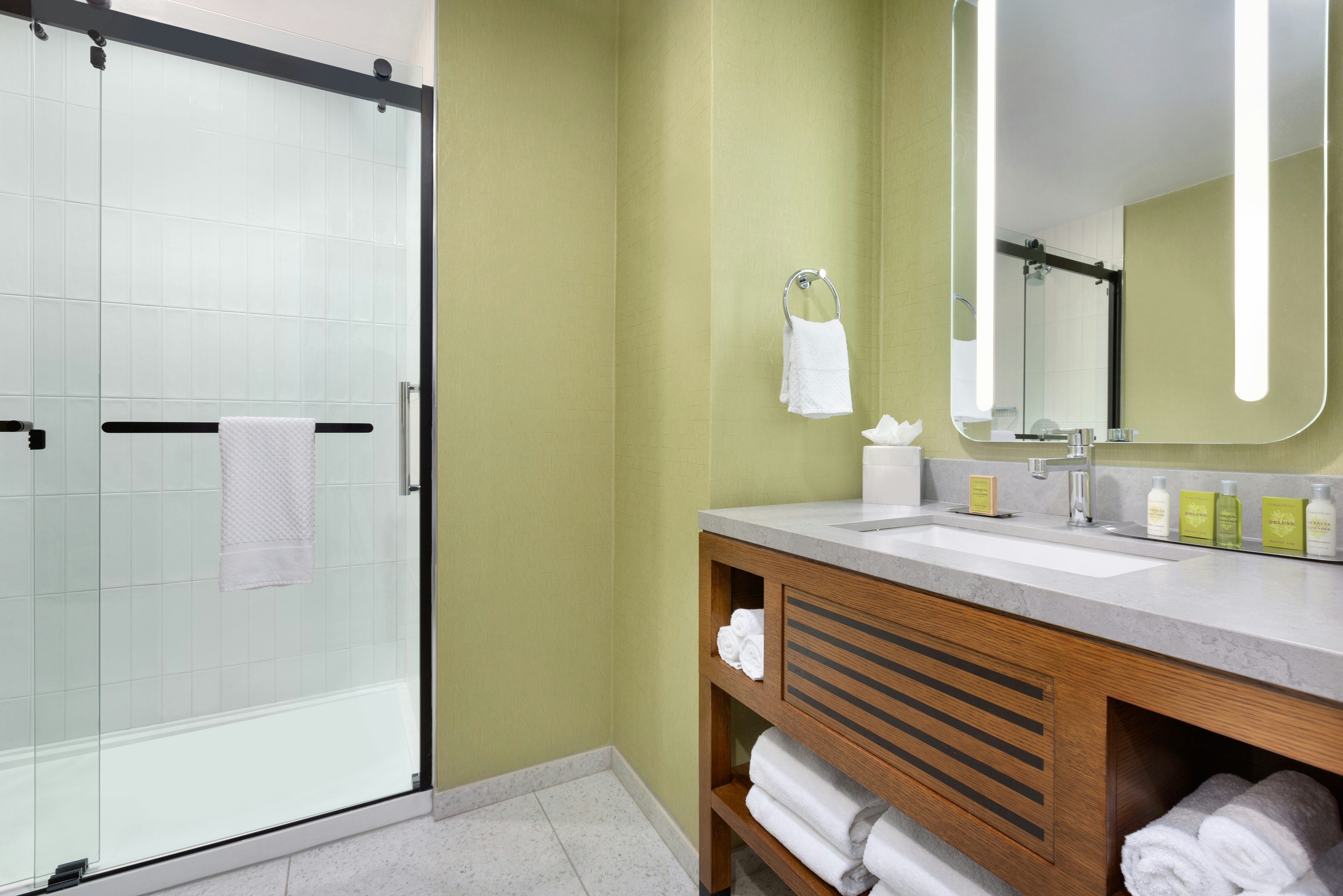 DoubleTree by Hilton Hotel Campbell – Pruneyard Plaza