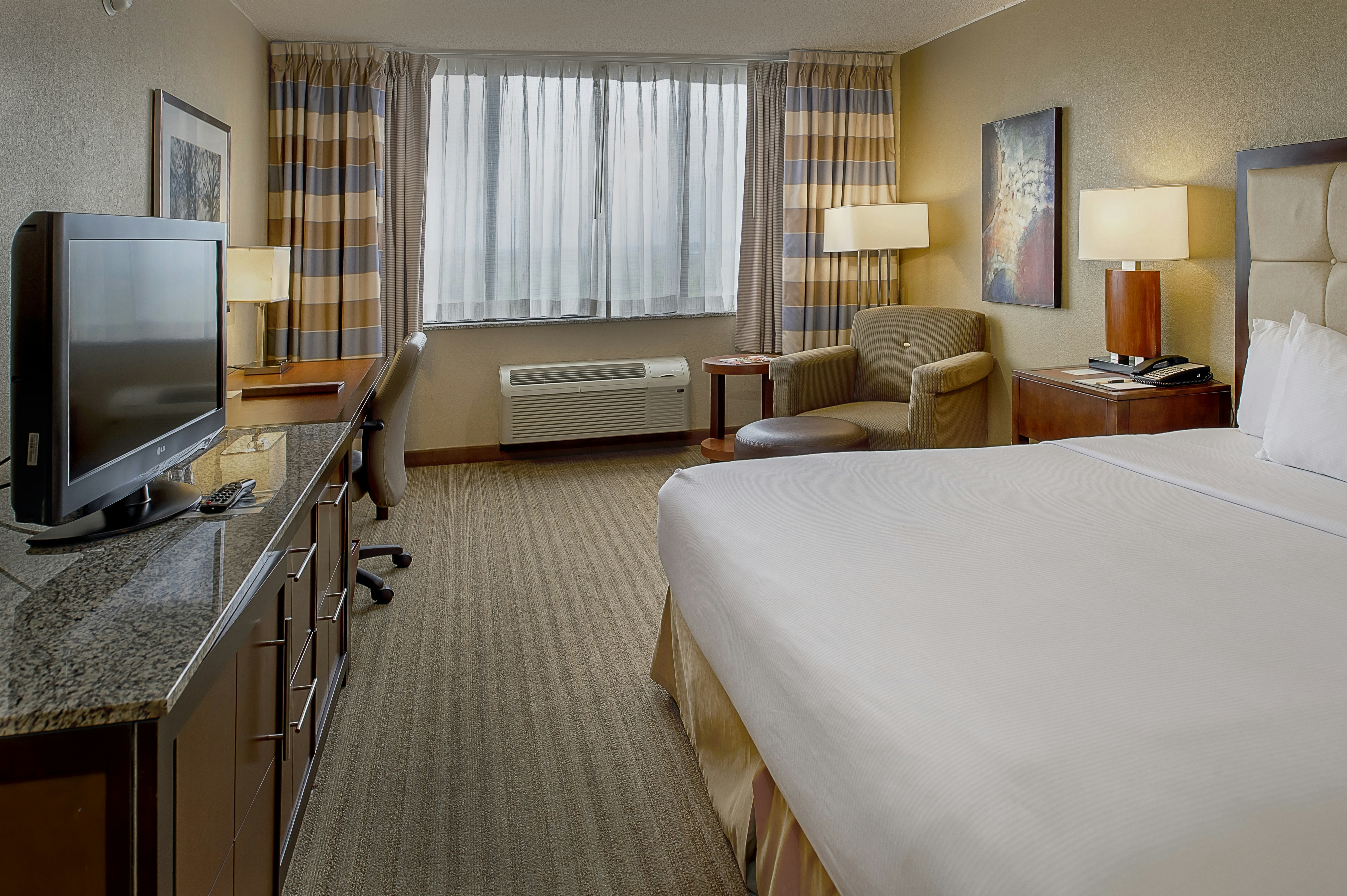 PREMIUM 1 KING BED