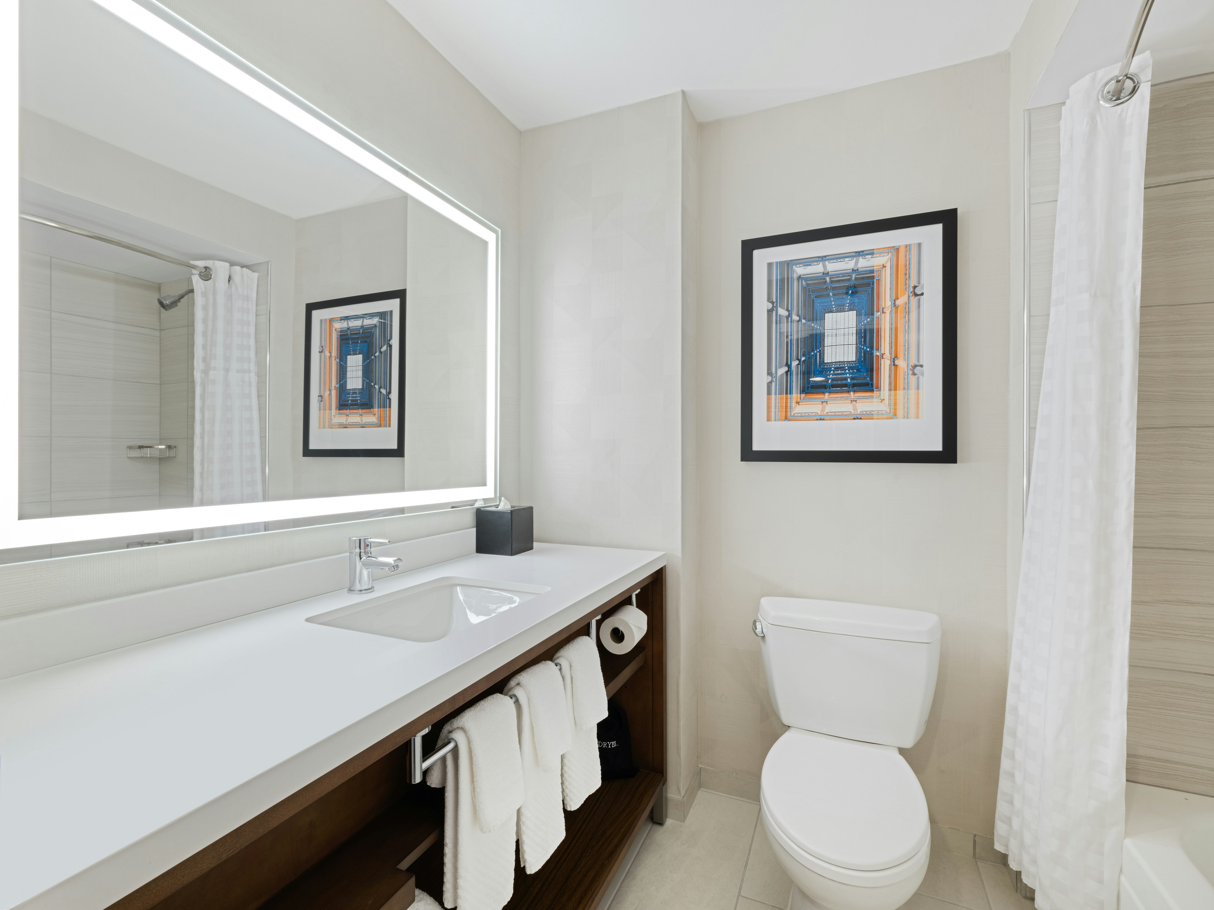 2 DBLS 1 BDRM CORNER SUITE
