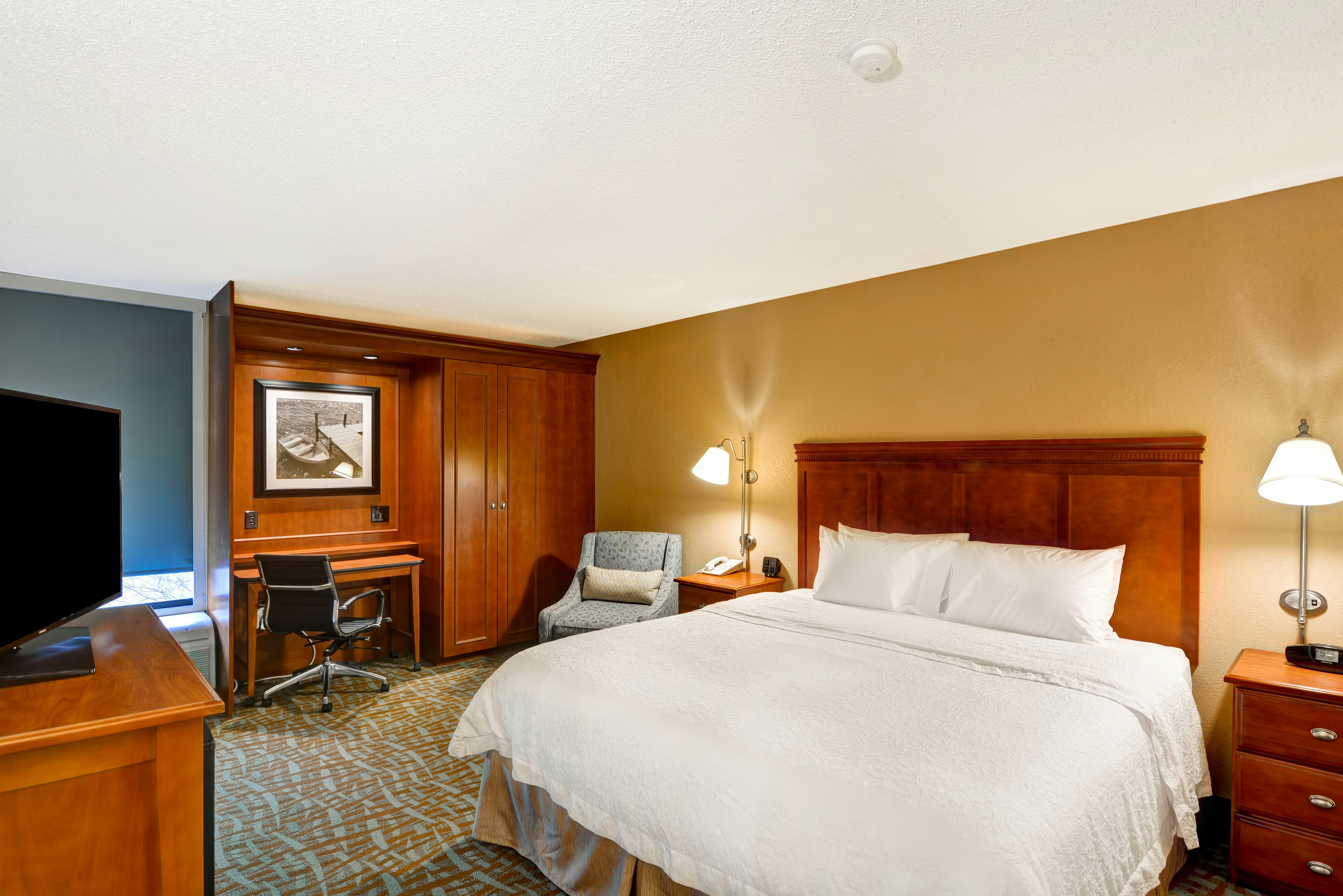 1 KING BED NONSMOKING