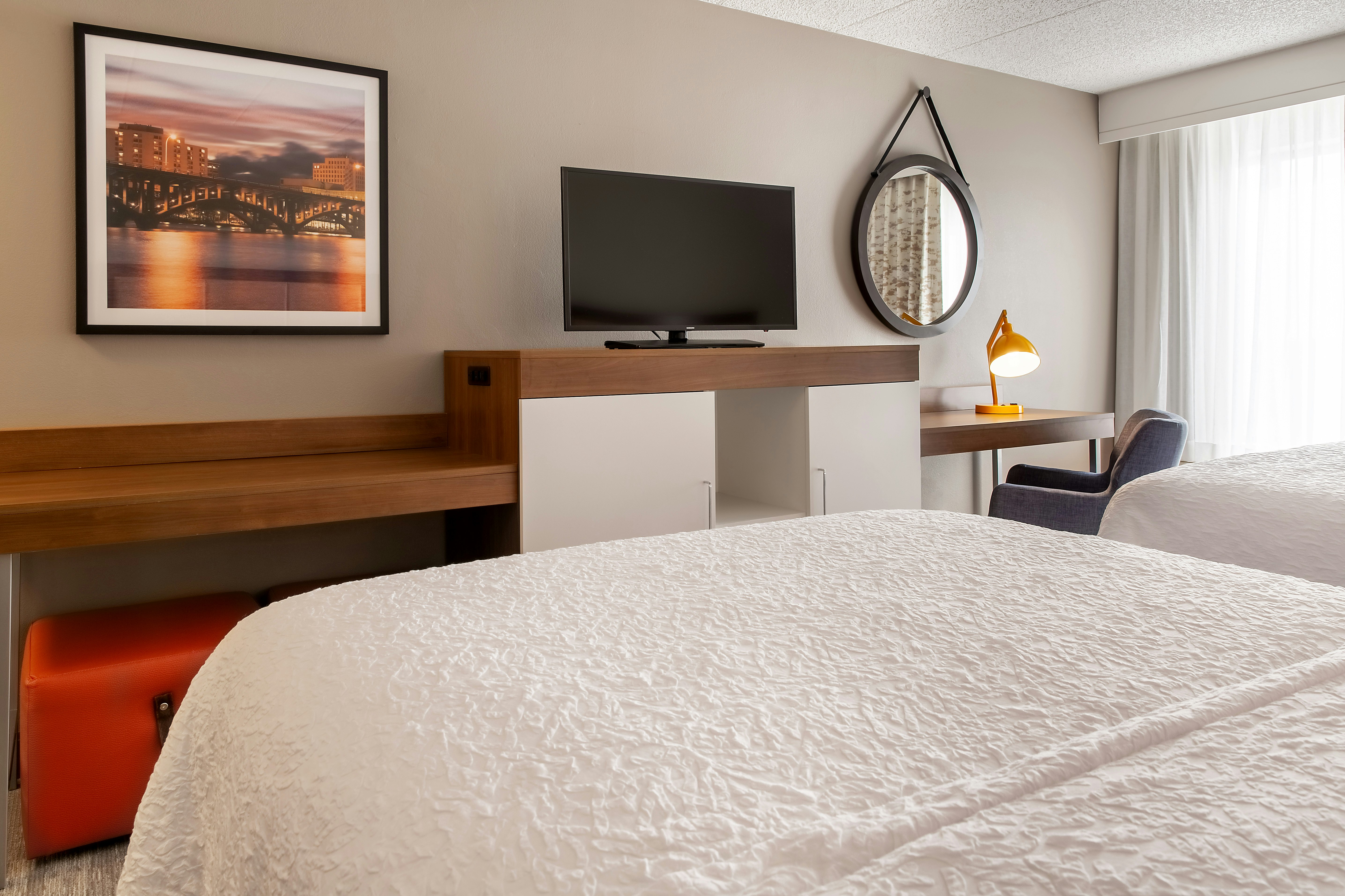 2 QUEEN BED HEARING ACCESS