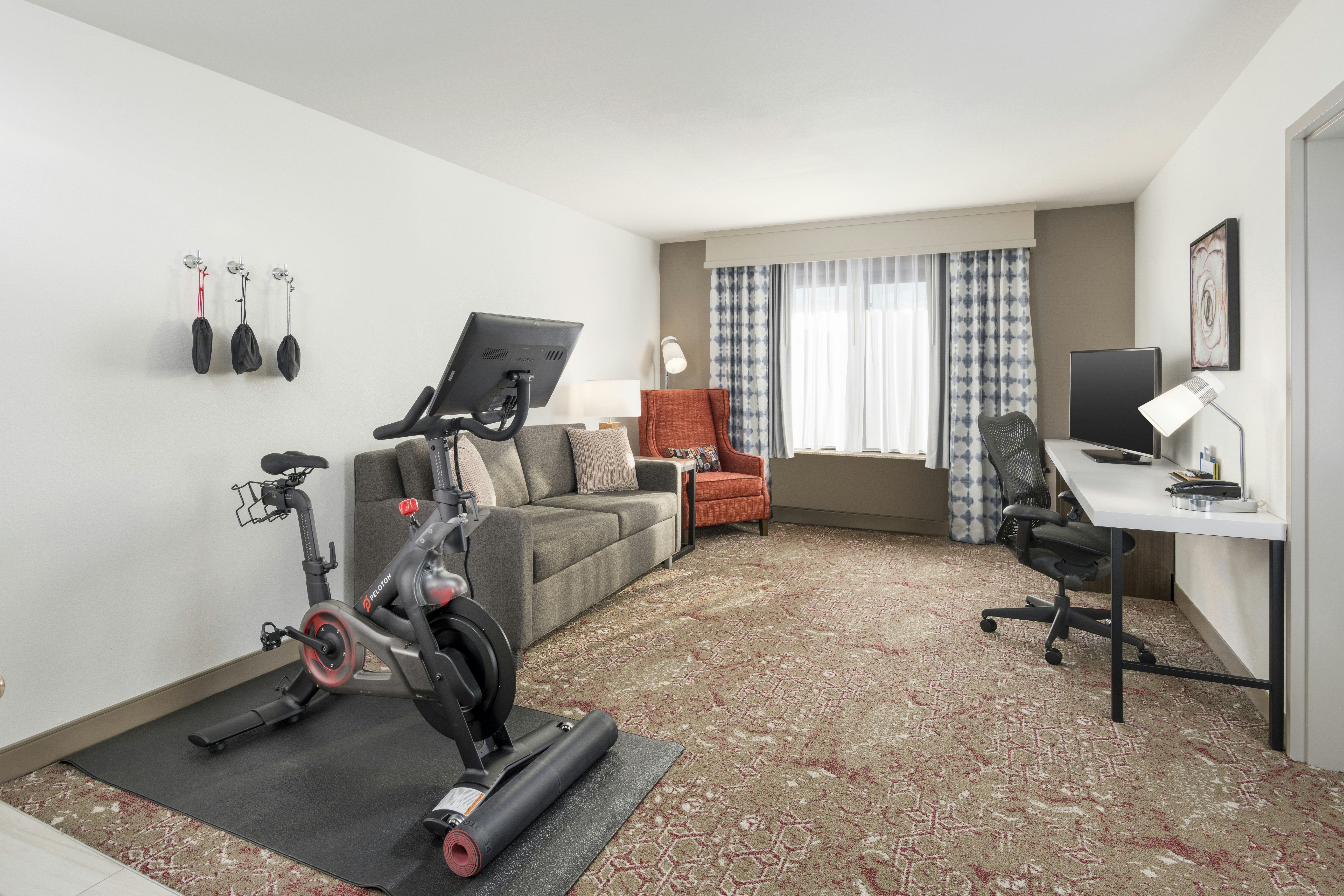 1 KING 1 BEDROOM W/PELOTON