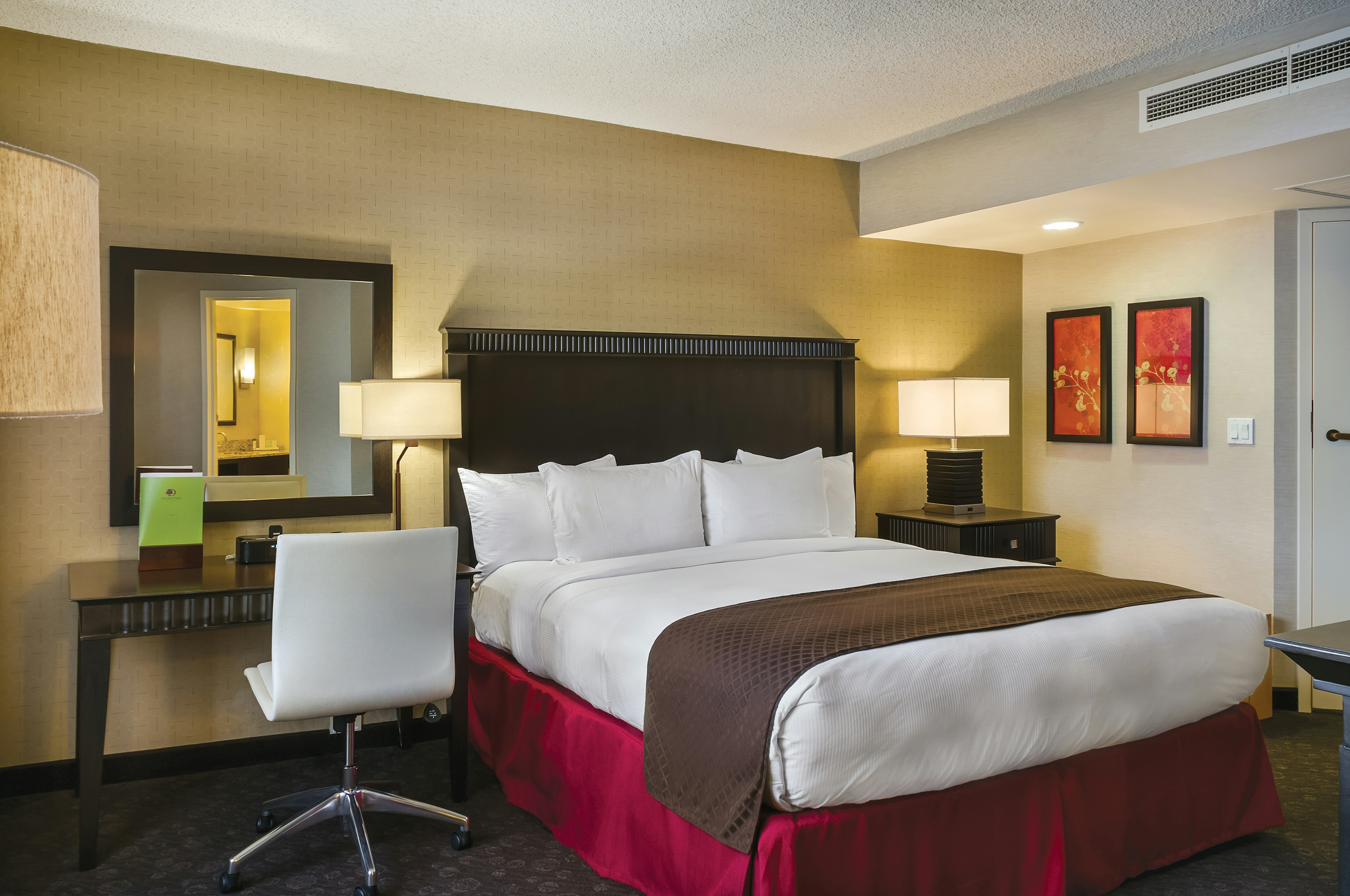 1 KING 2 ROOM DELUXE SUITE