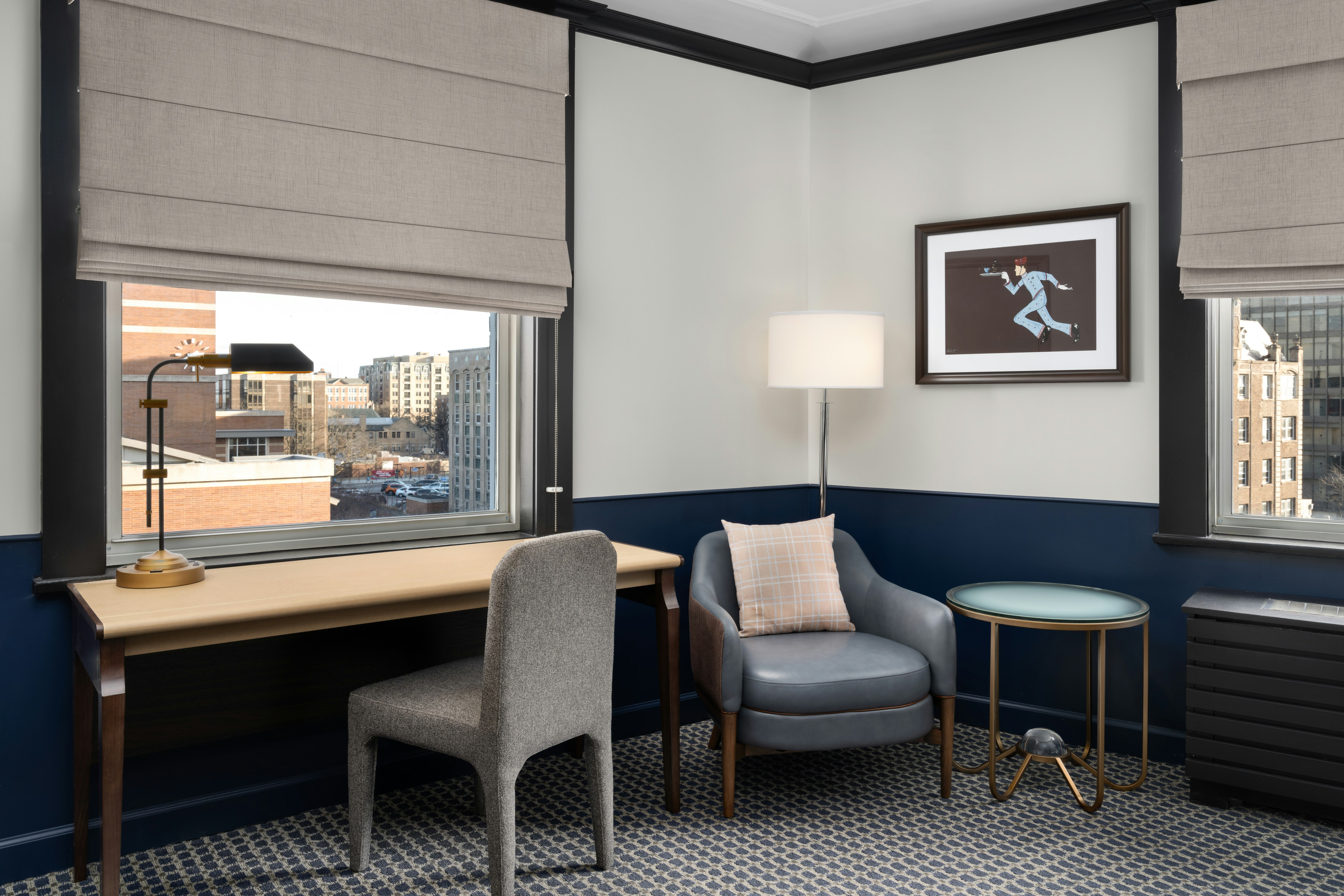 1 KING CORNER RM CITY VIEW