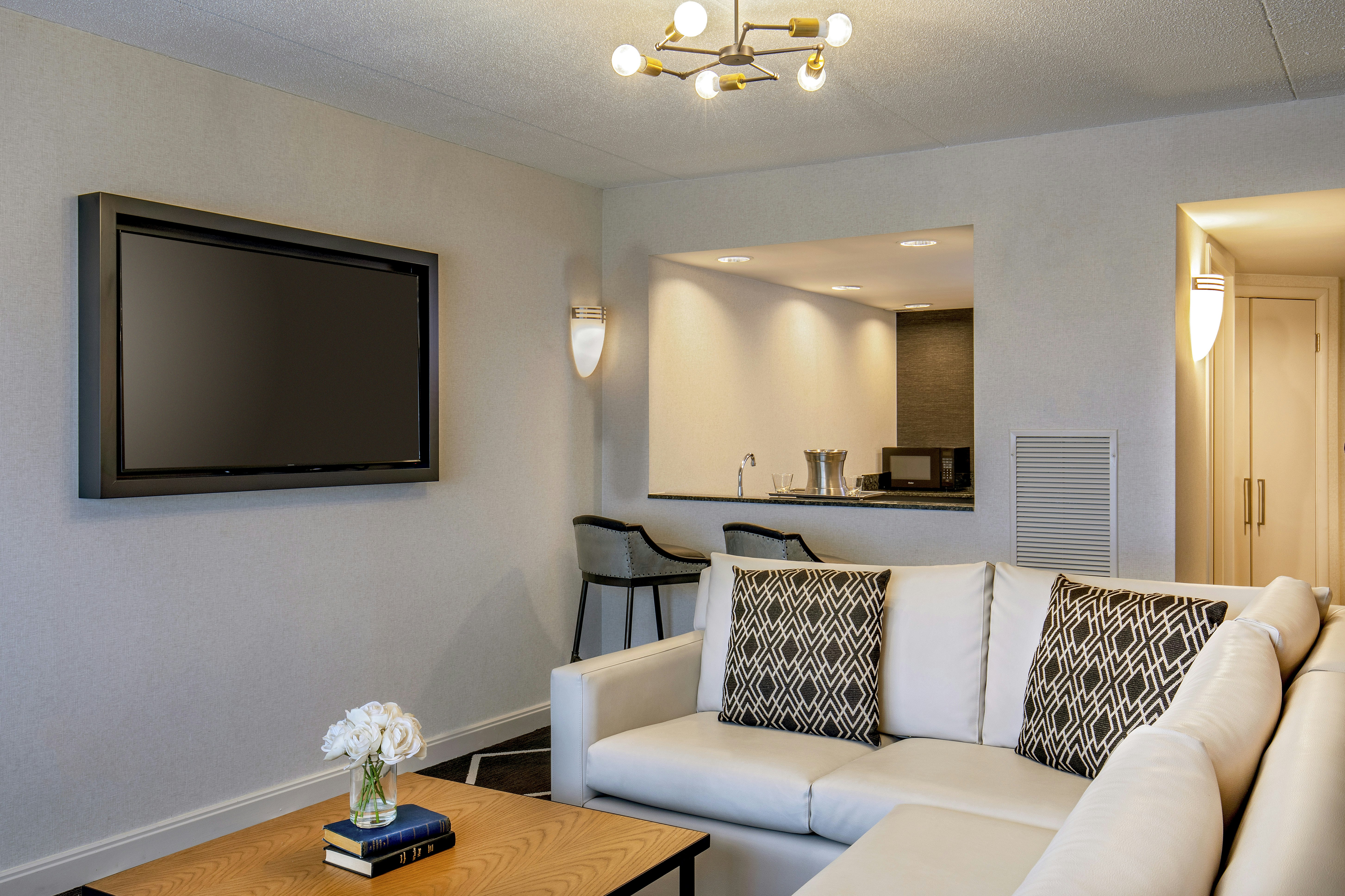1 KING BED JUNIOR SUITE
