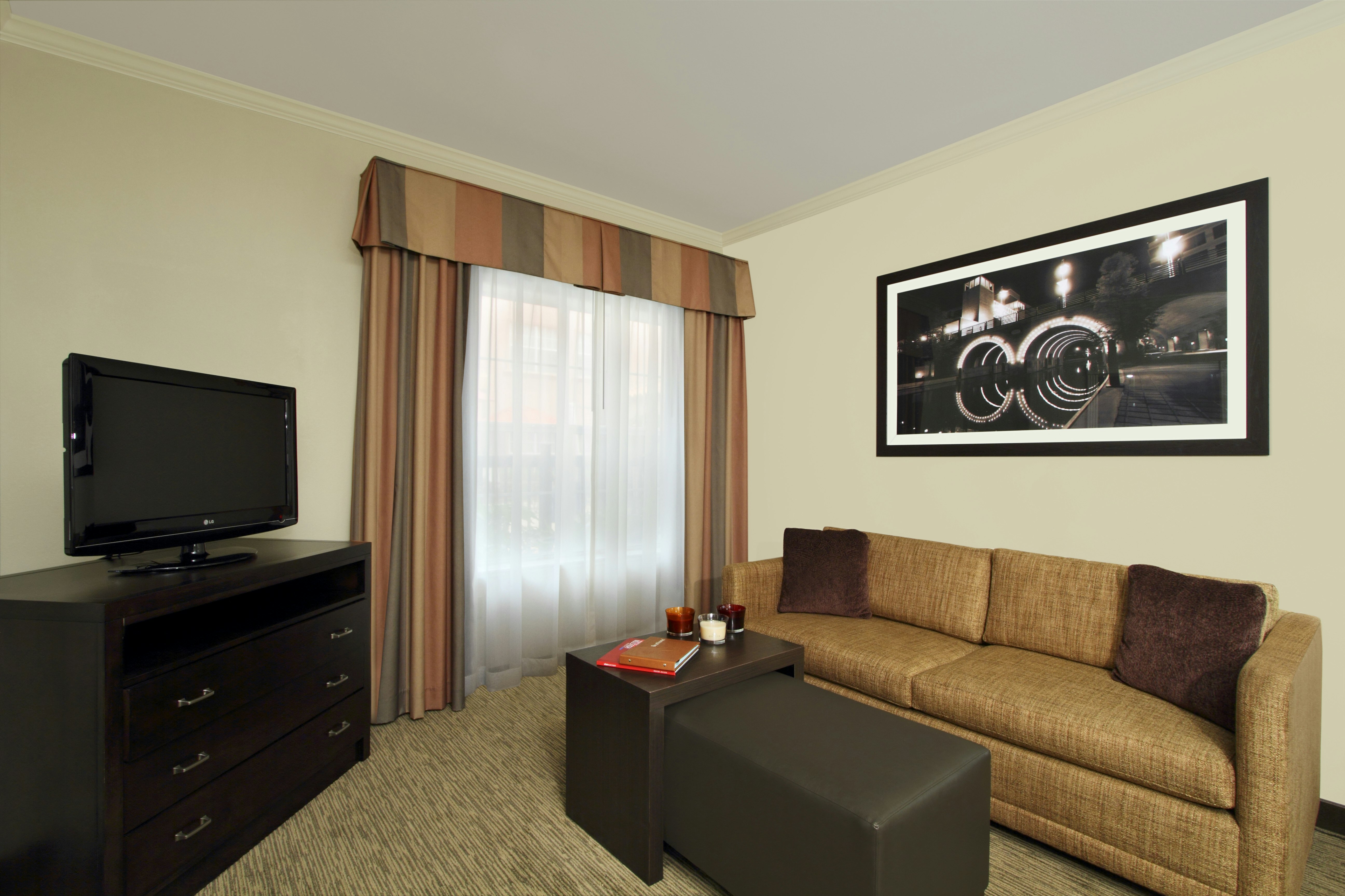 1KG 2QN 2BDRM STE NONSMK