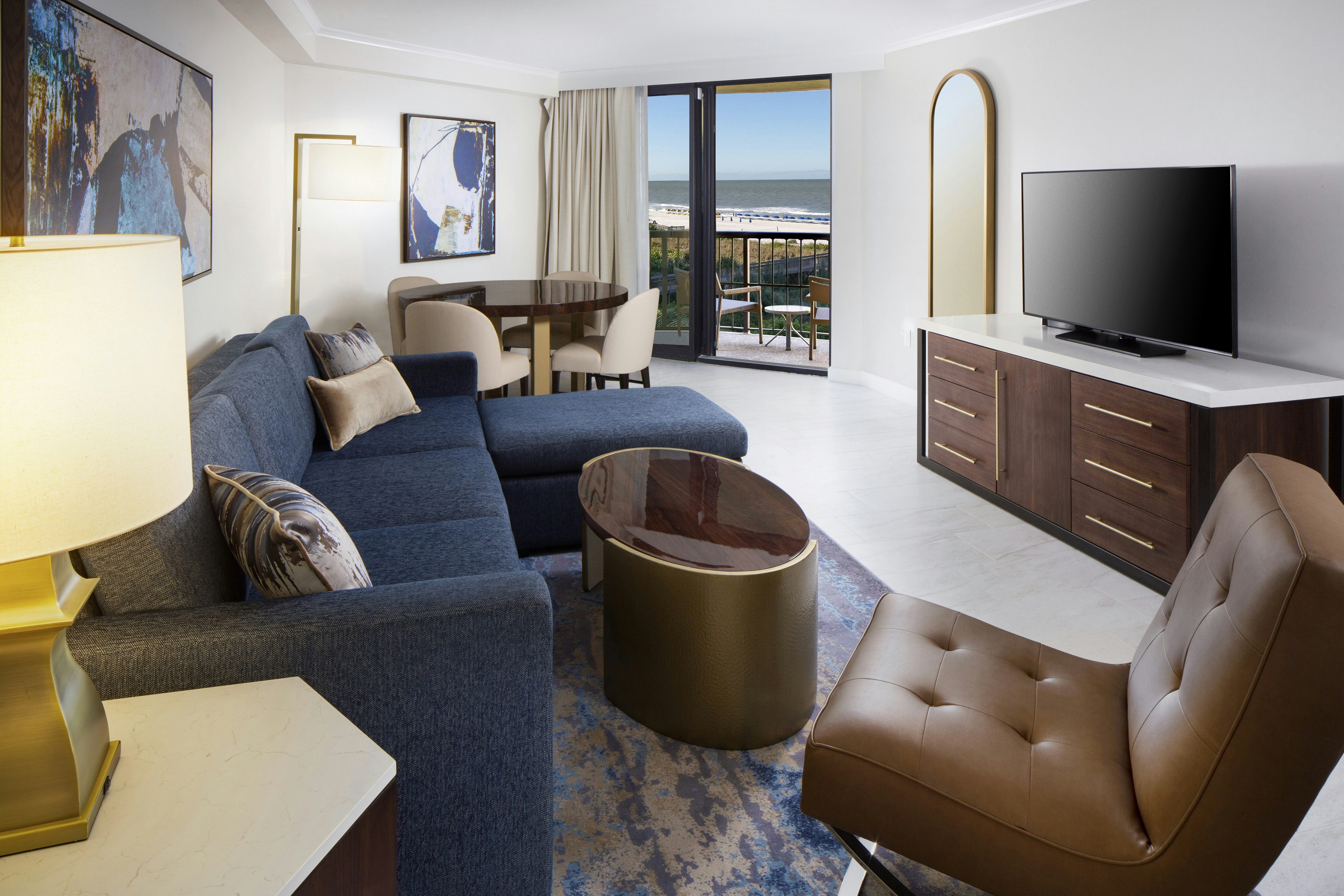 BEACHFRONT 2RM STE 1 KING