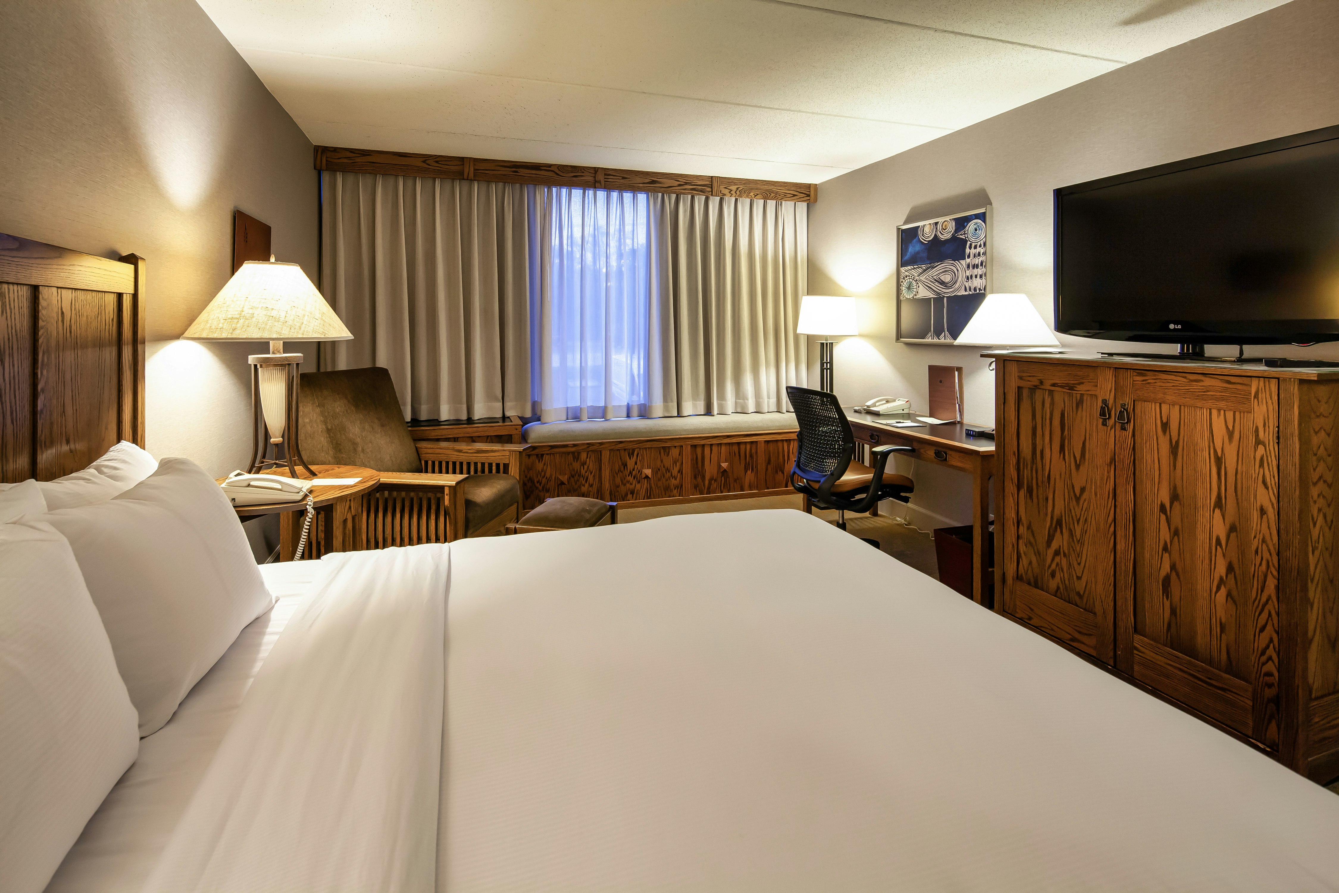 1 KING BED NONSMOKING