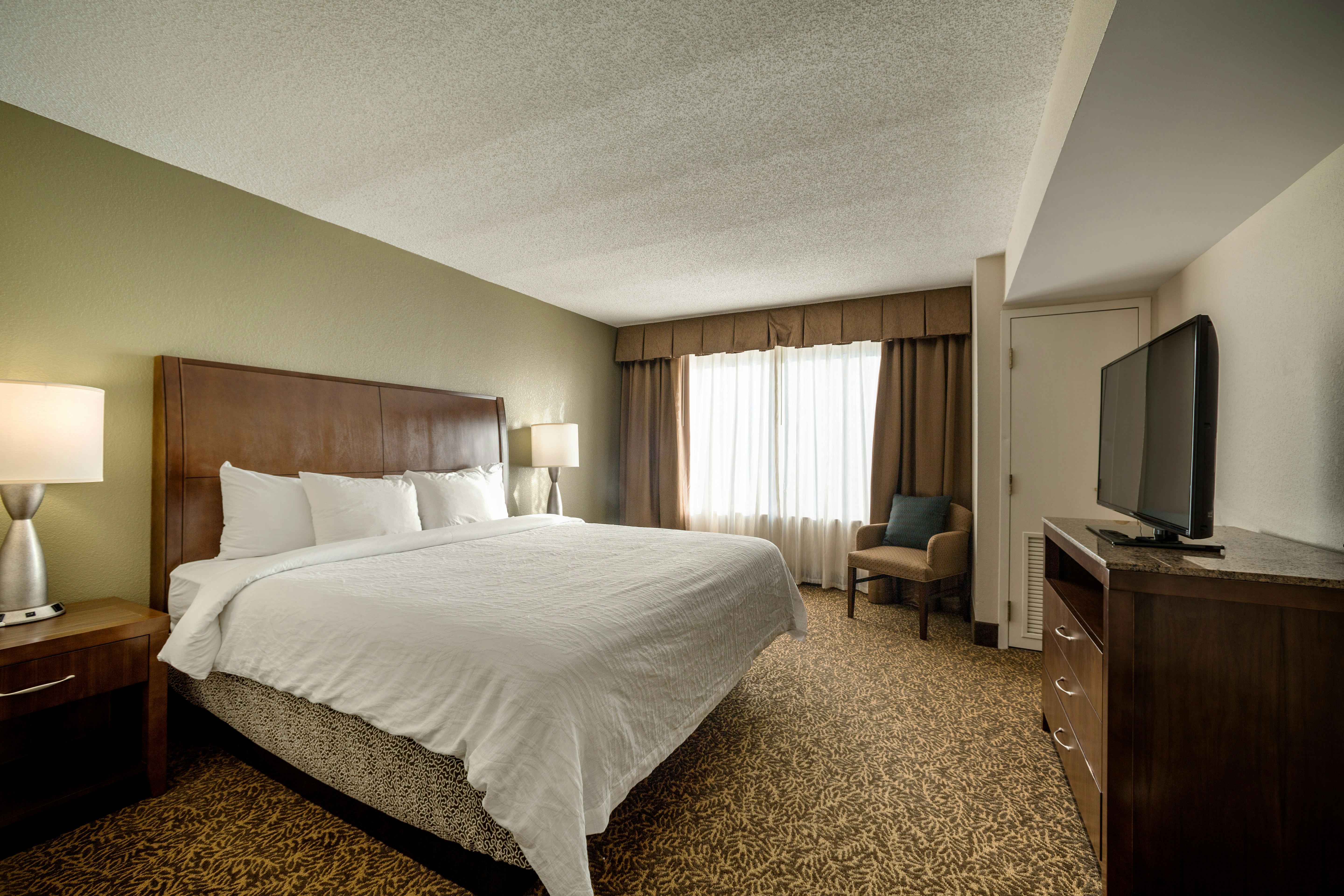1 KING BED JUNIOR SUITE