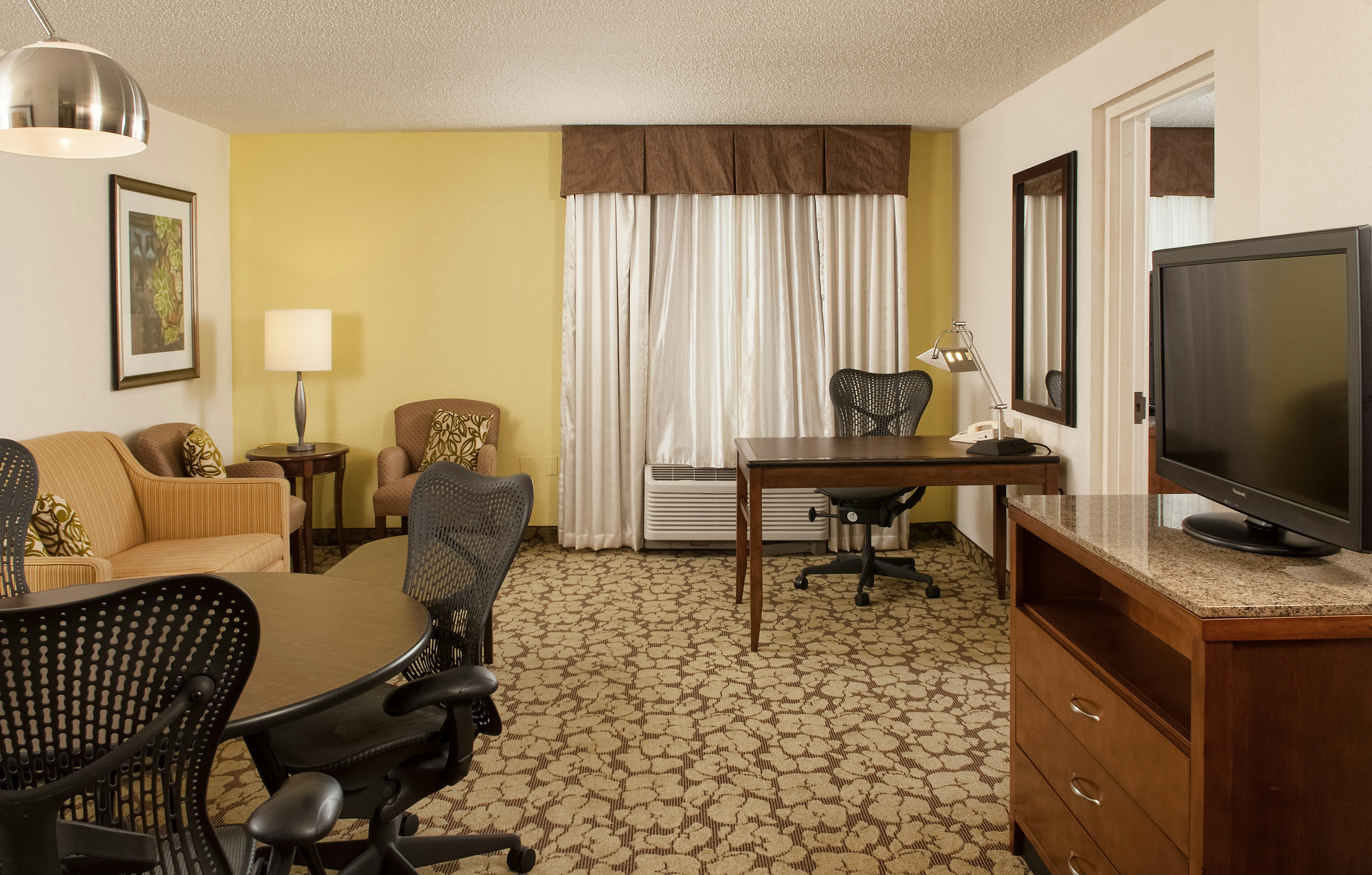 1 KING BED 1 BEDROOM SUITE