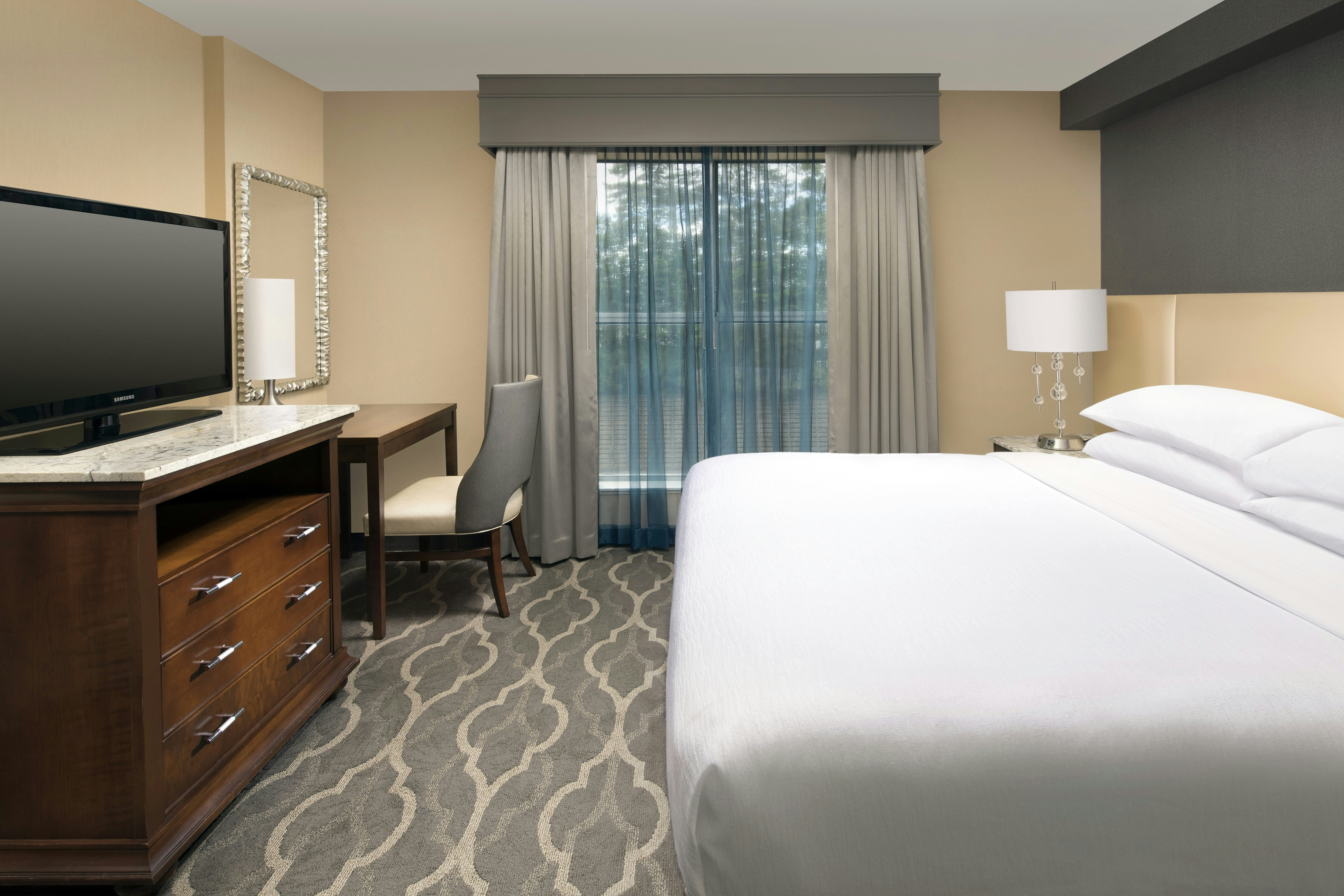 Host Your Outdoor Birthday Party Venue in Georgia at Embassy Suites Atlanta Airport