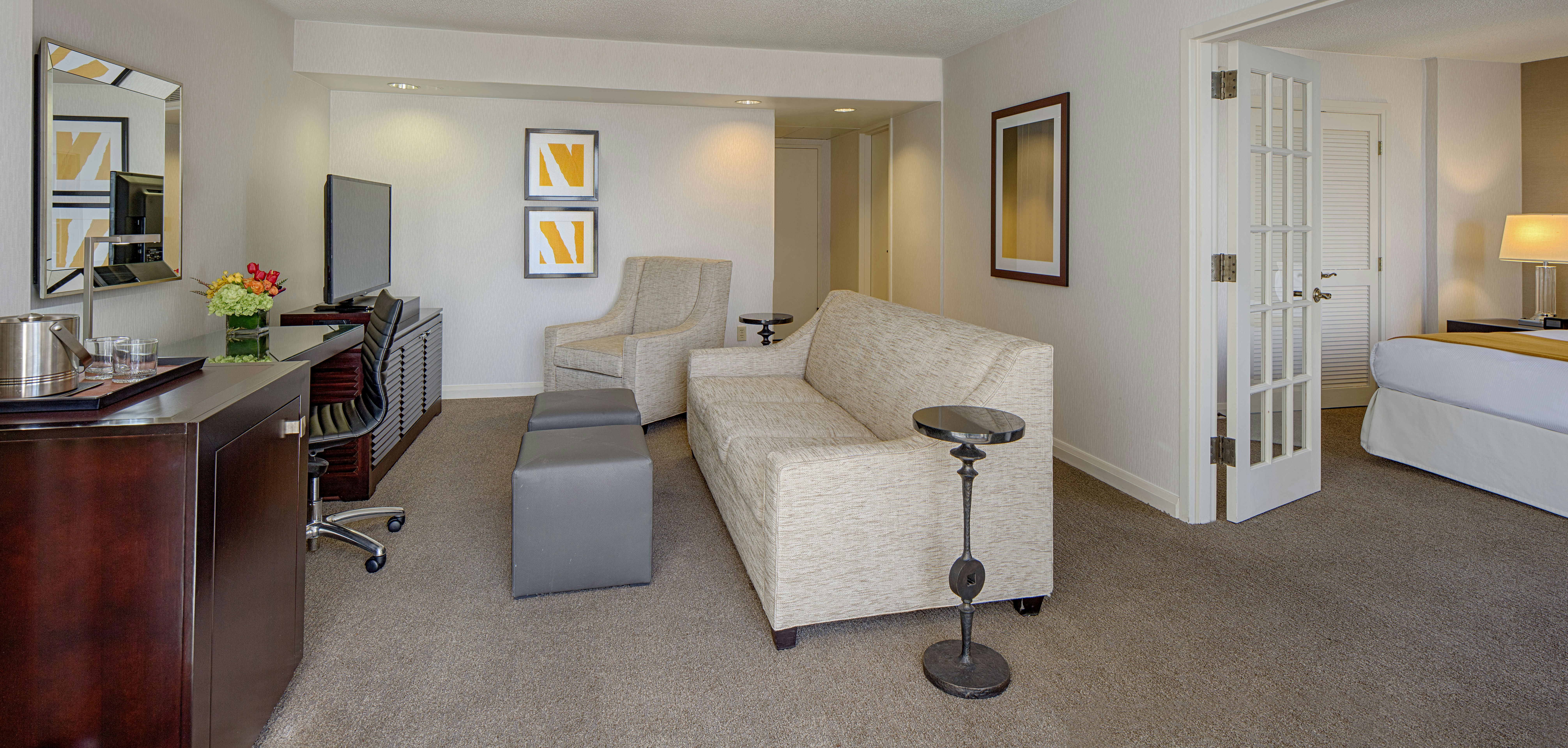 1 KING DELUXE SUITE NOSMOK