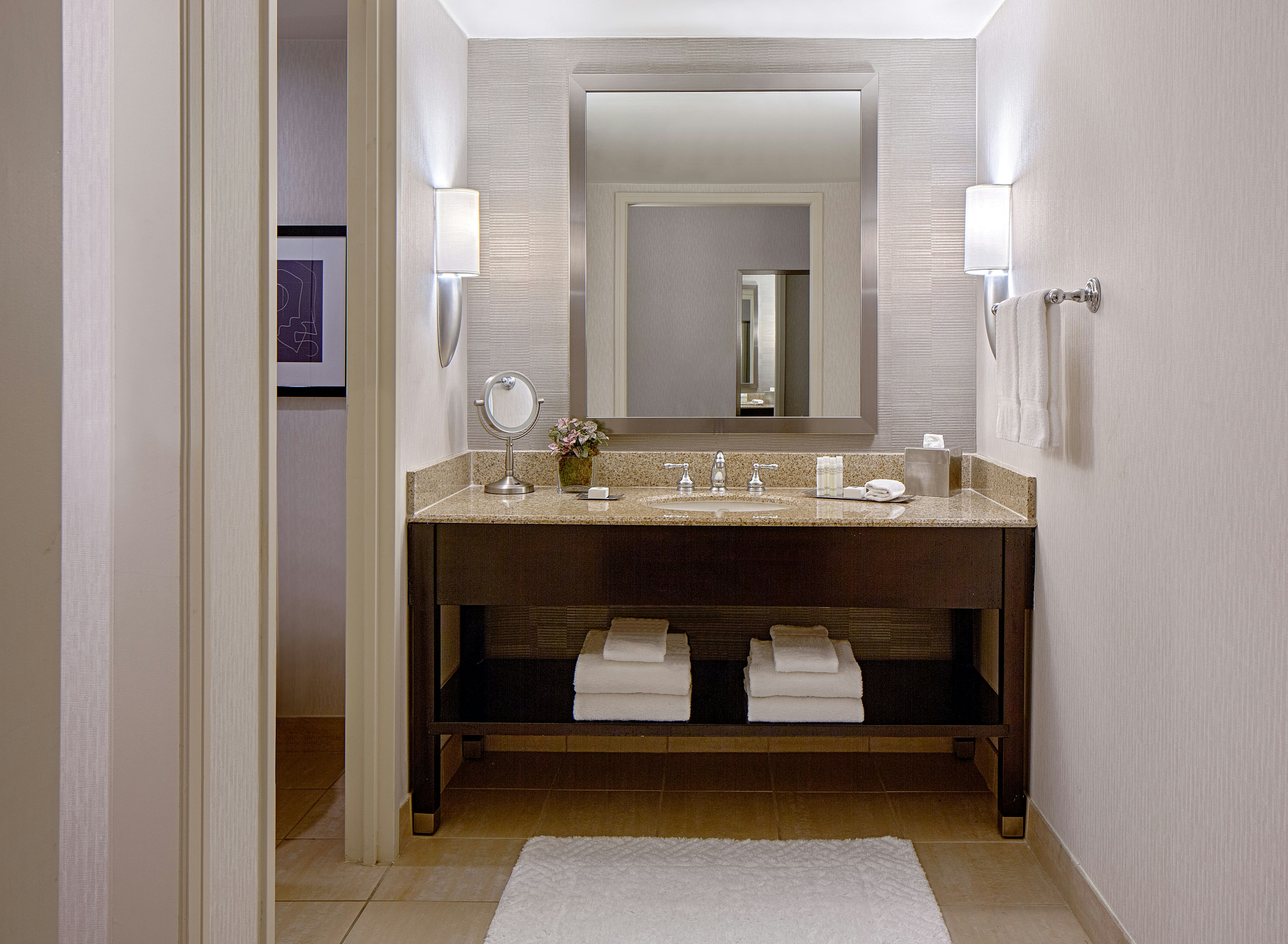 DoubleTree by Hilton Hotel Houston – Greenway Plaza