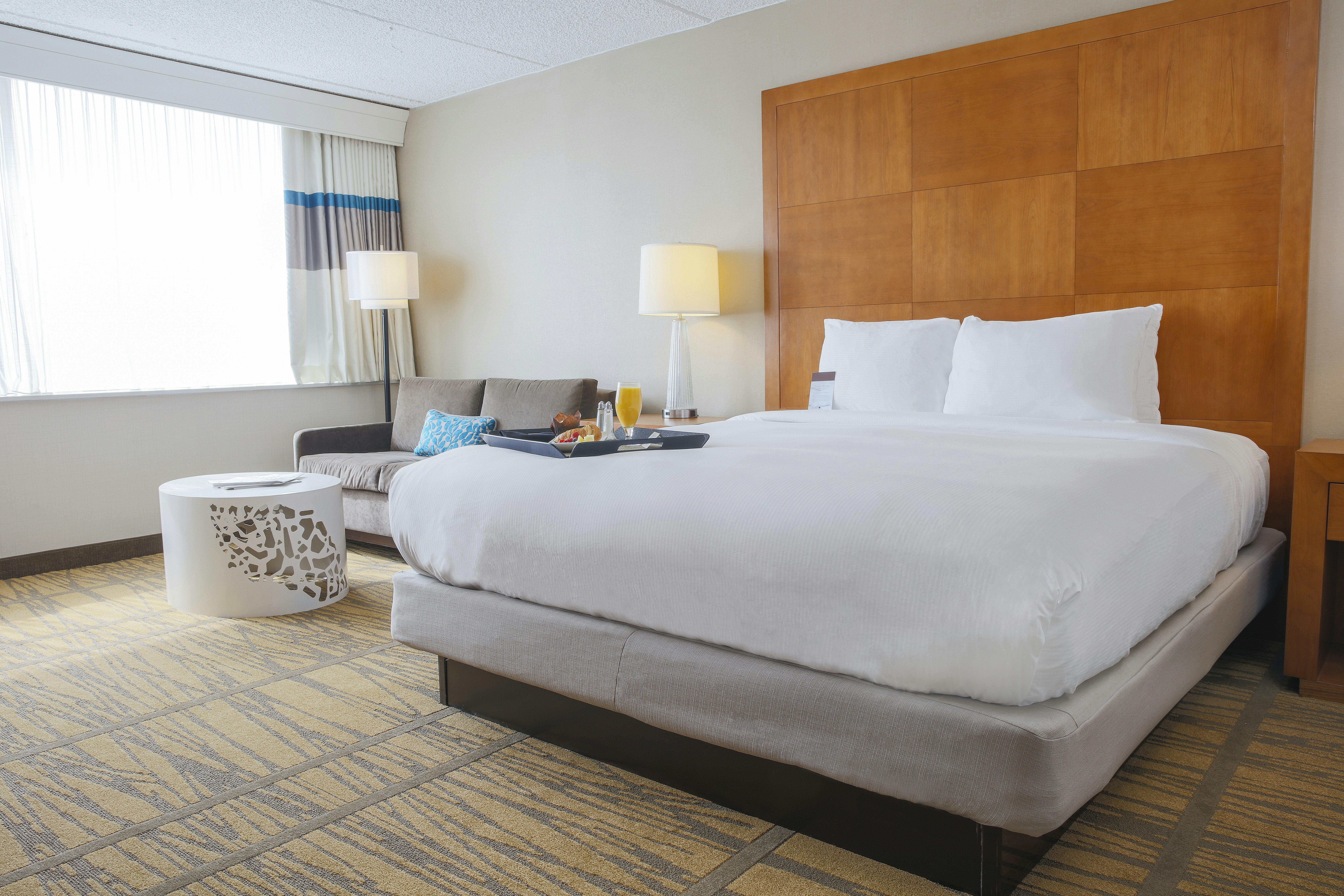 1 KING BED NONSMOKING