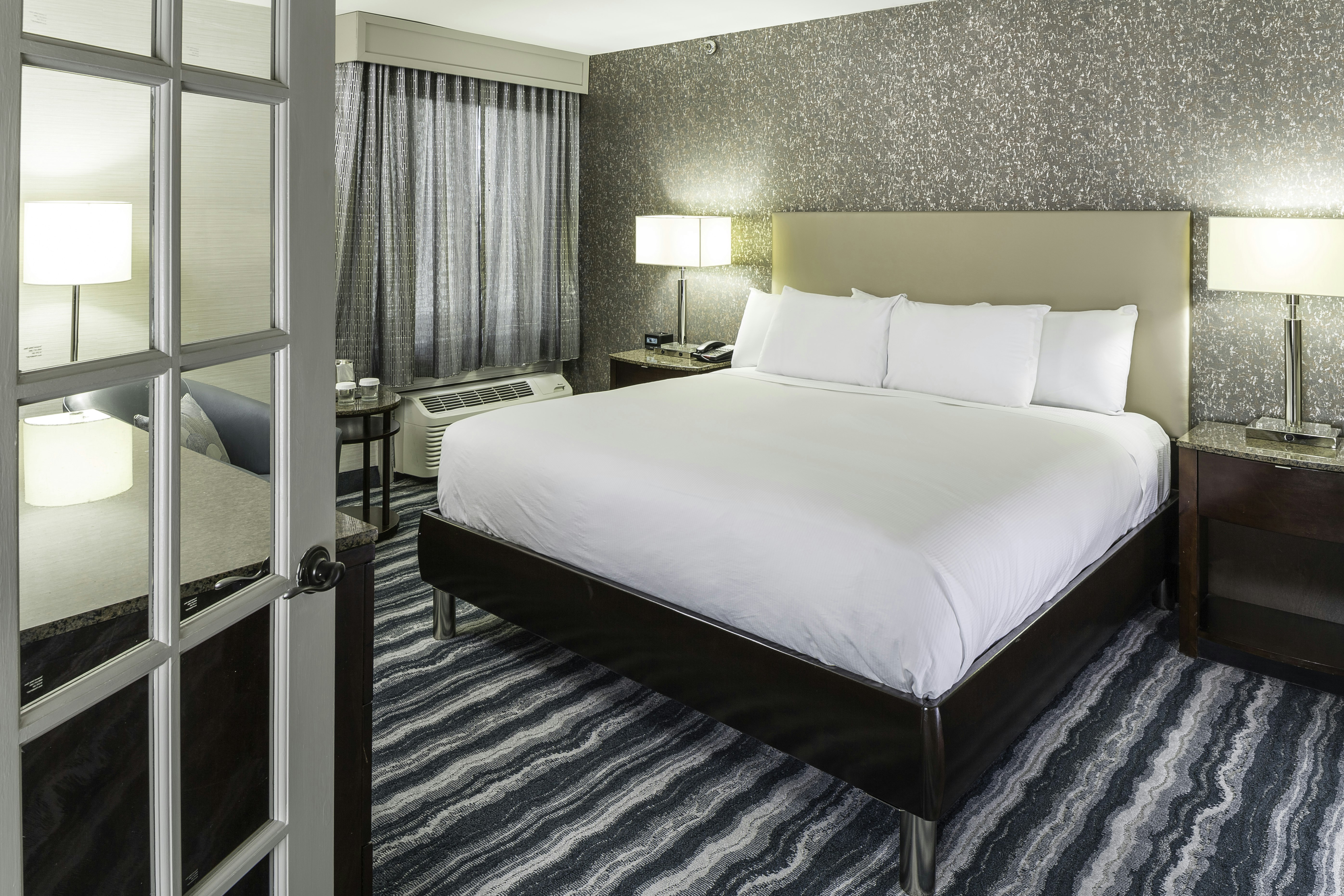 1 KING BED DELUXE SUITE NS