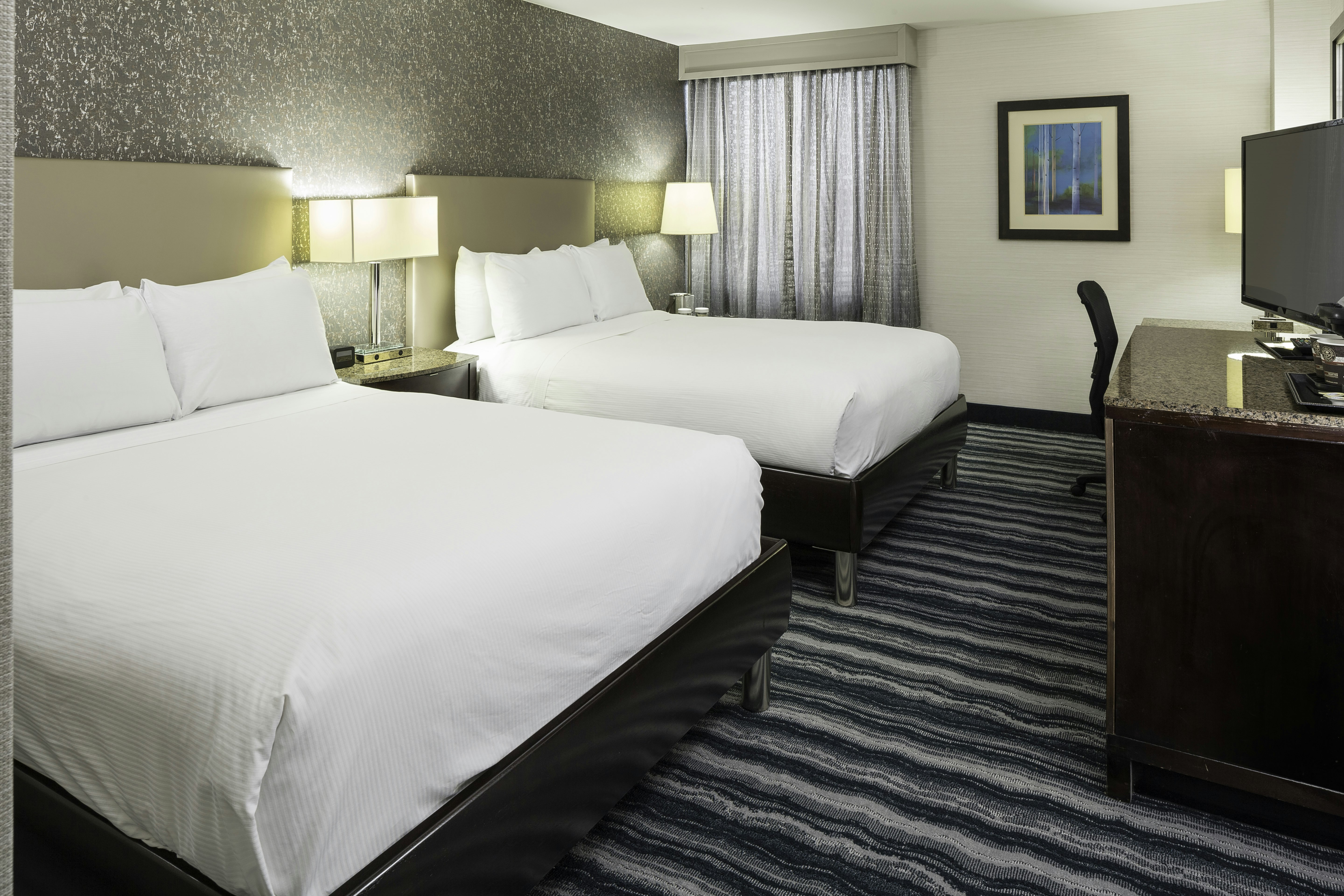 2 DOUBLE BEDS