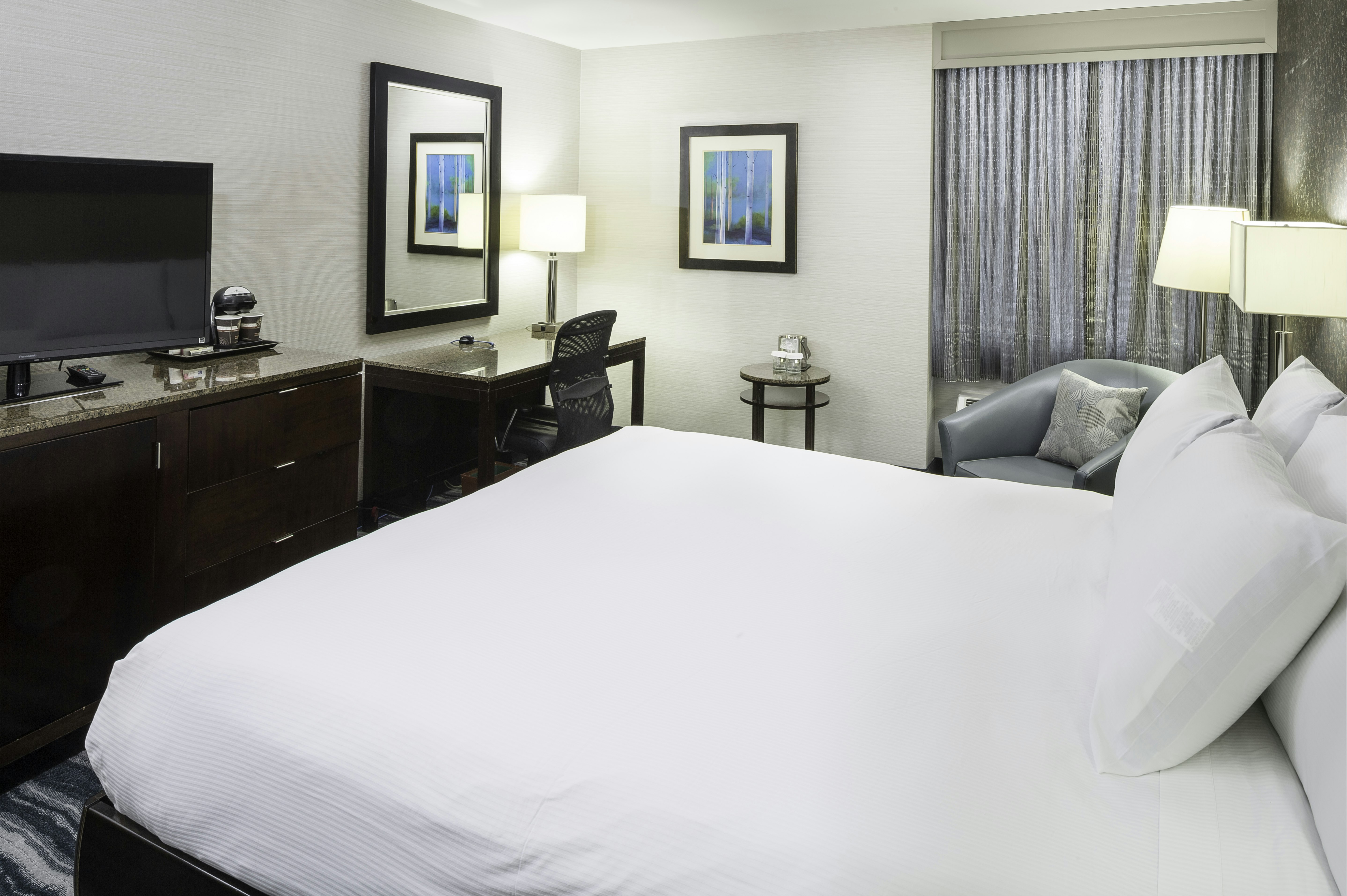 1 KING BED NONSMOKING