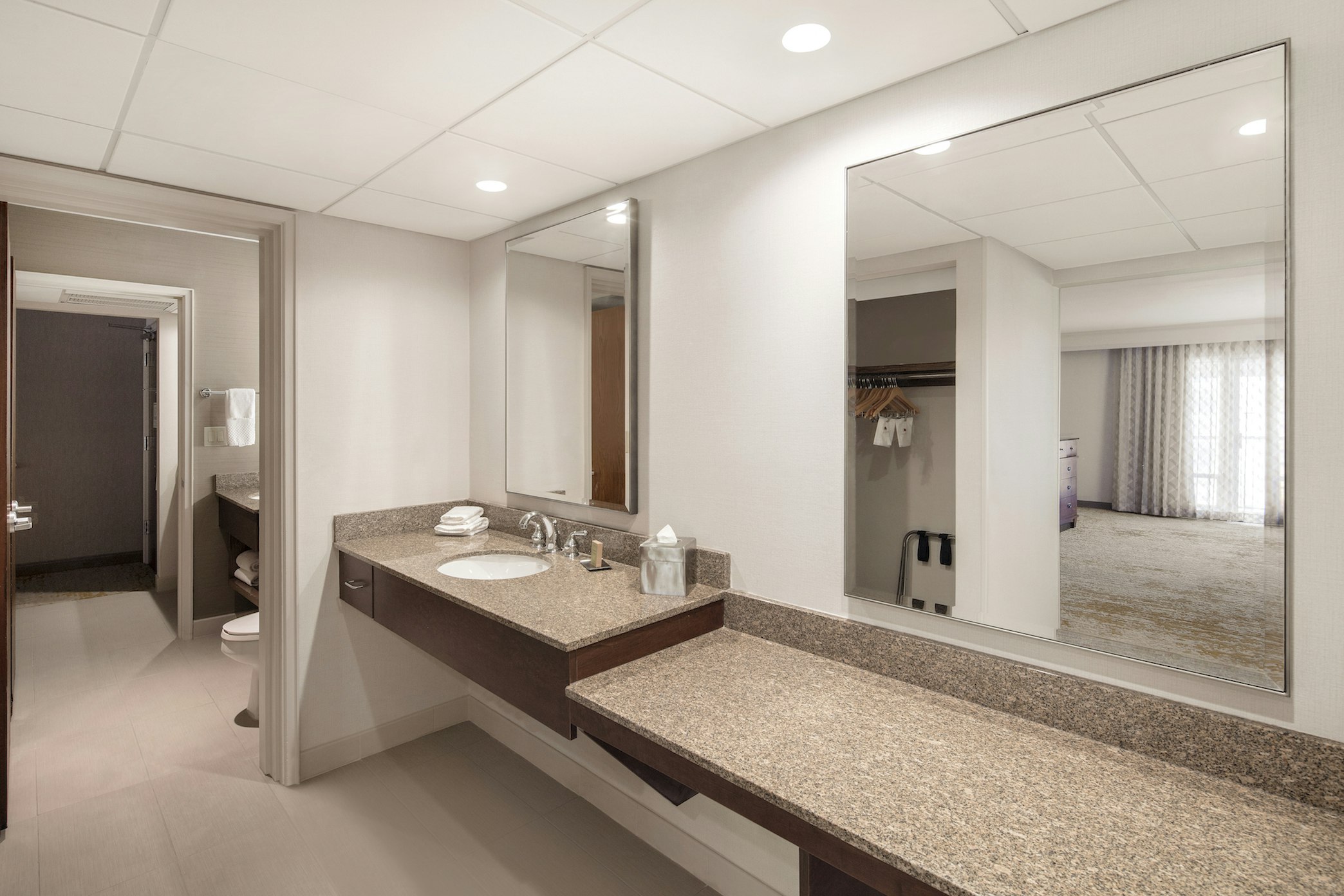 1 KING GOVERNOR SUITE