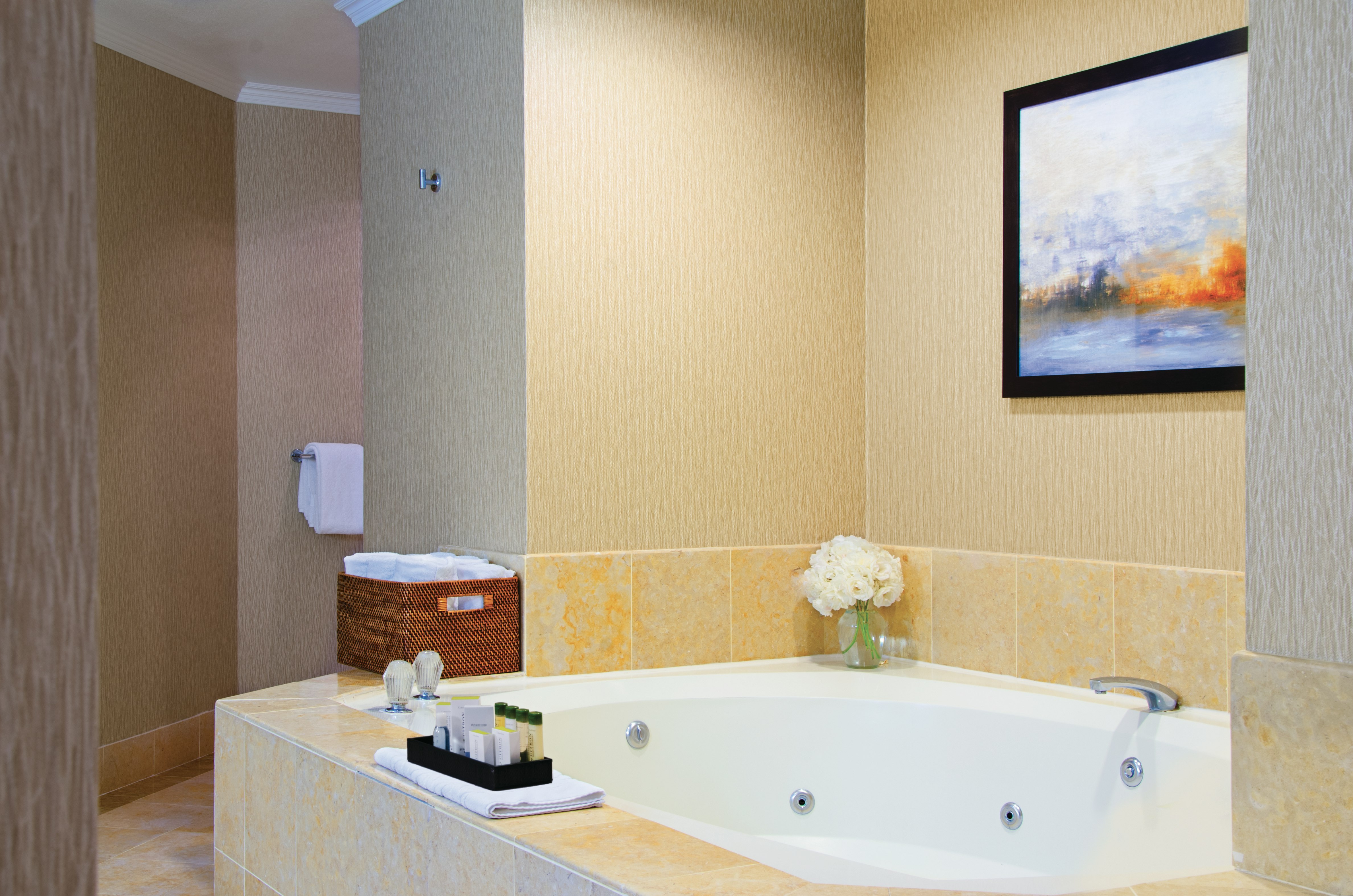 1 KING BED STUDIO SUITE