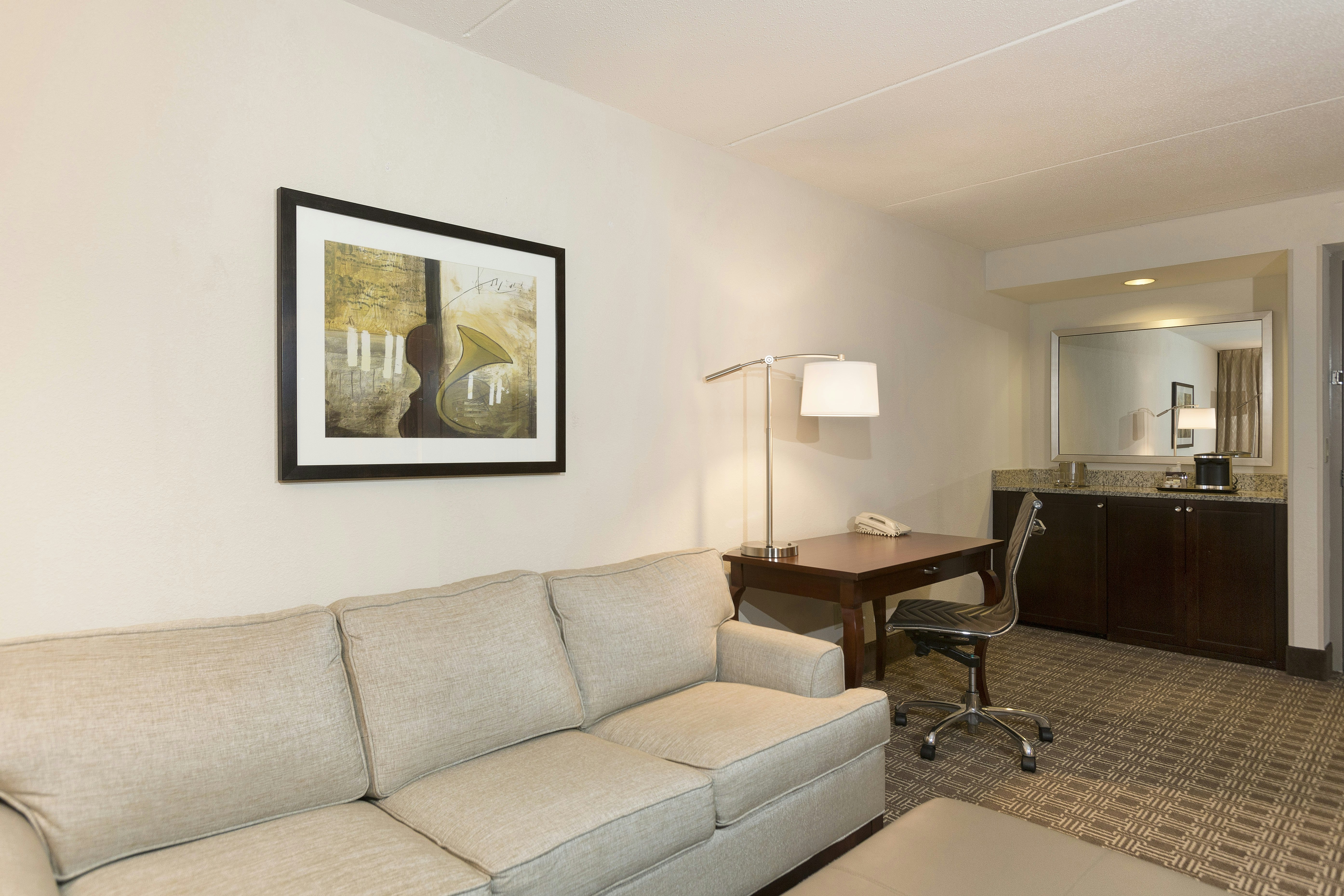 DoubleTree Suites by Hilton Hotel Nashville Airport