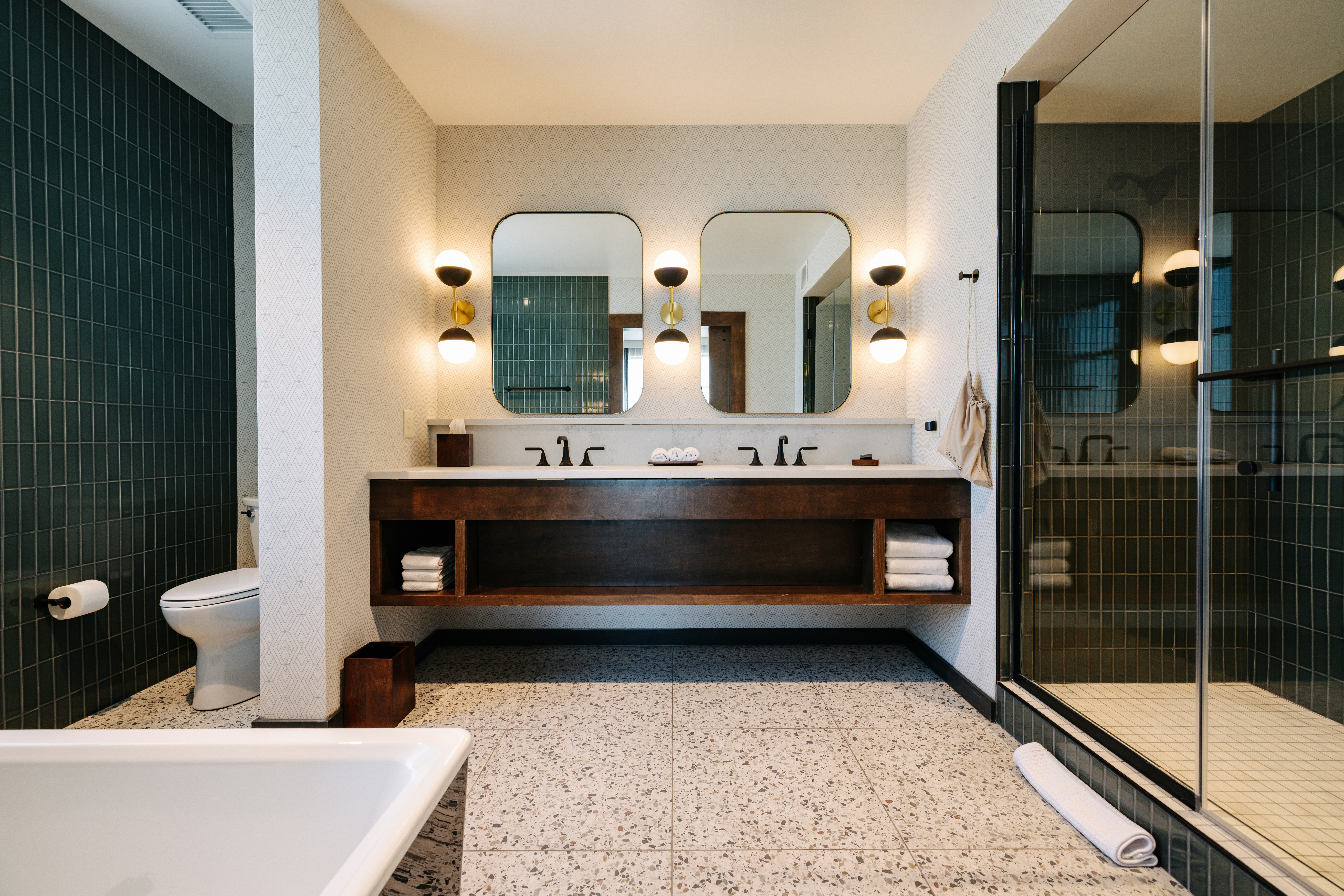 1 KING 1 BEDROOM SUITE