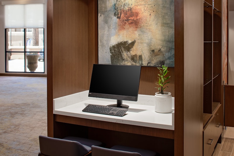 Hotel Zessa Orange County Airport, a DoubleTree by Hilton