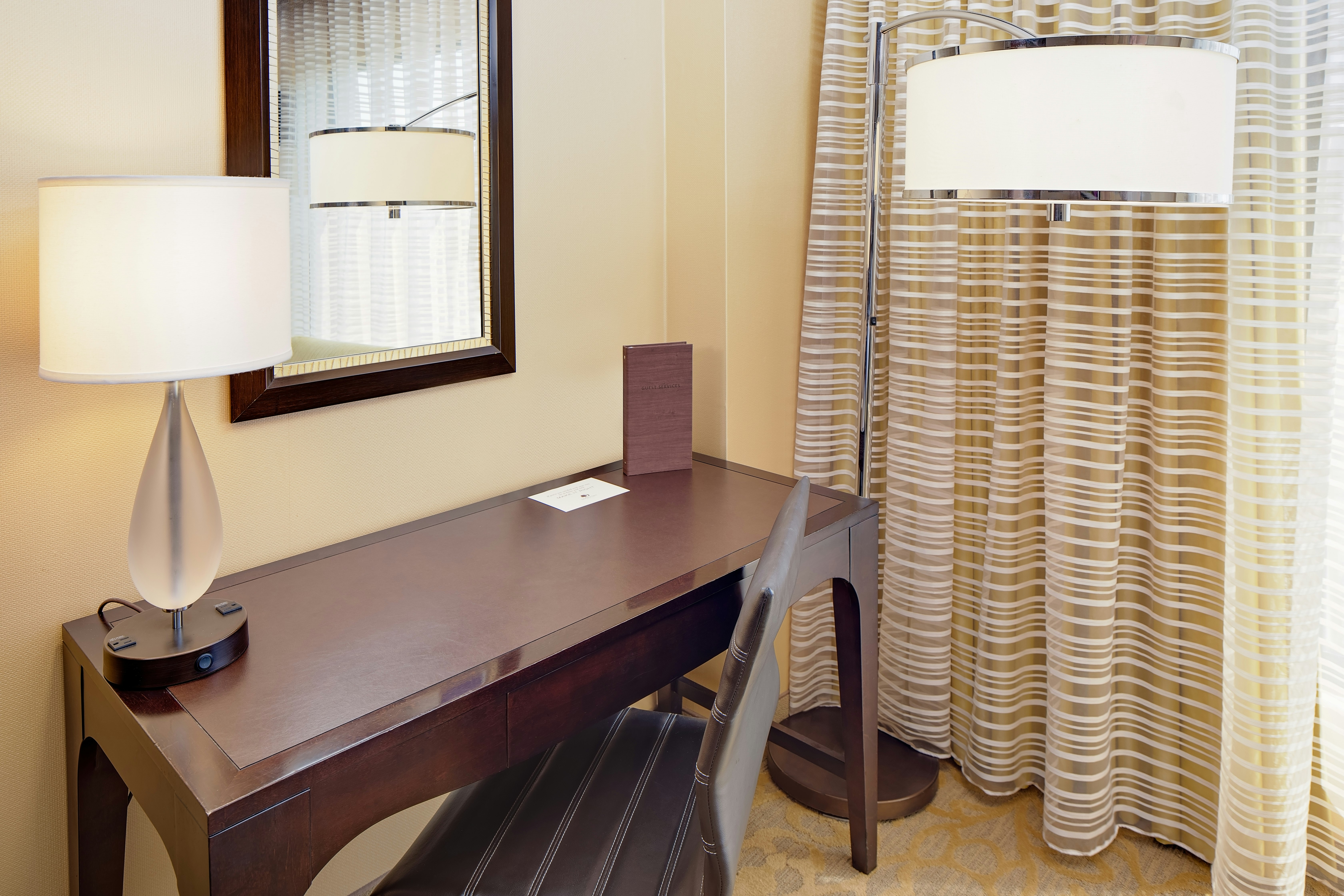 Hotel Zessa Orange County Airport, a DoubleTree by Hilton