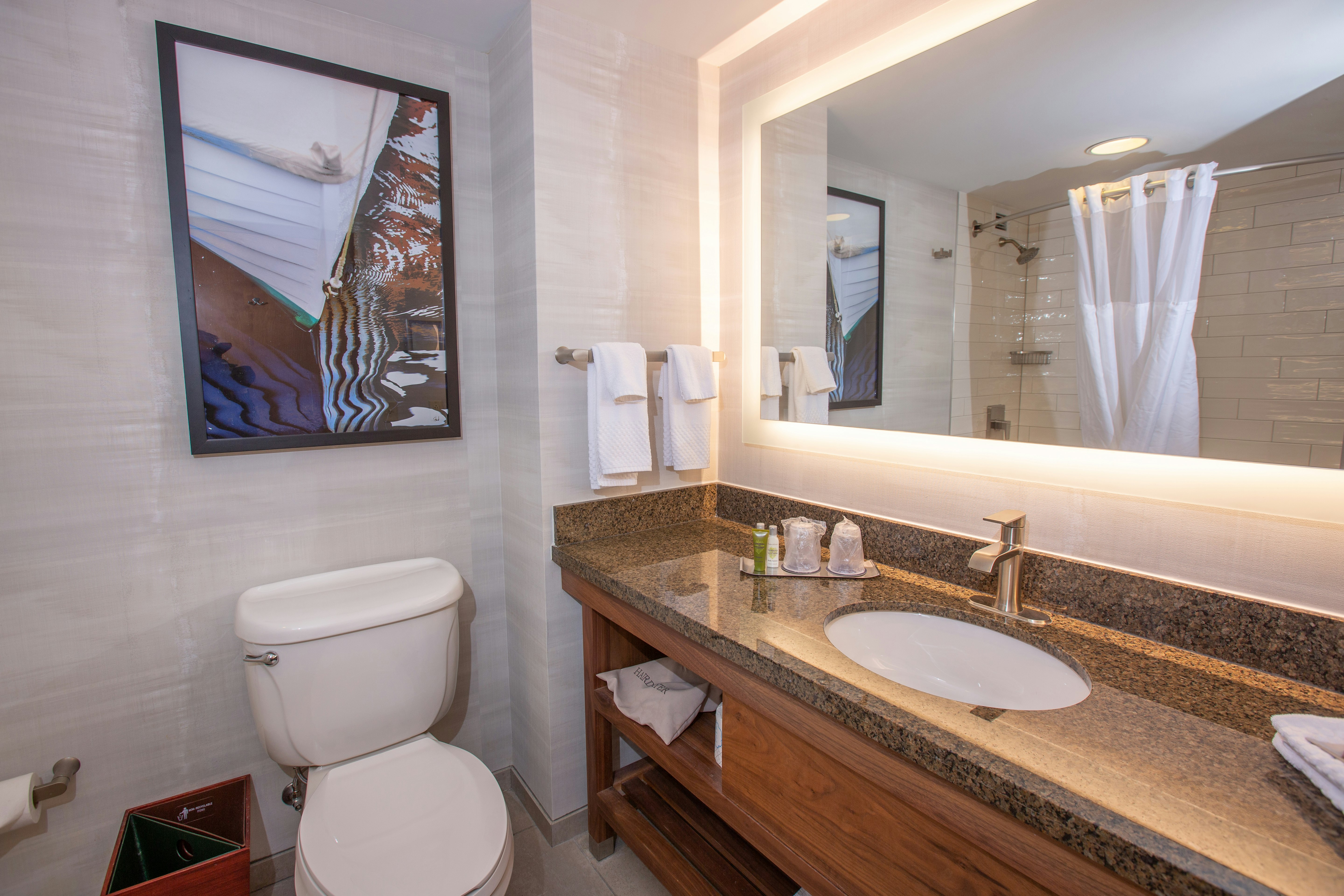 DoubleTree by Hilton Hotel Bay City-Riverfront