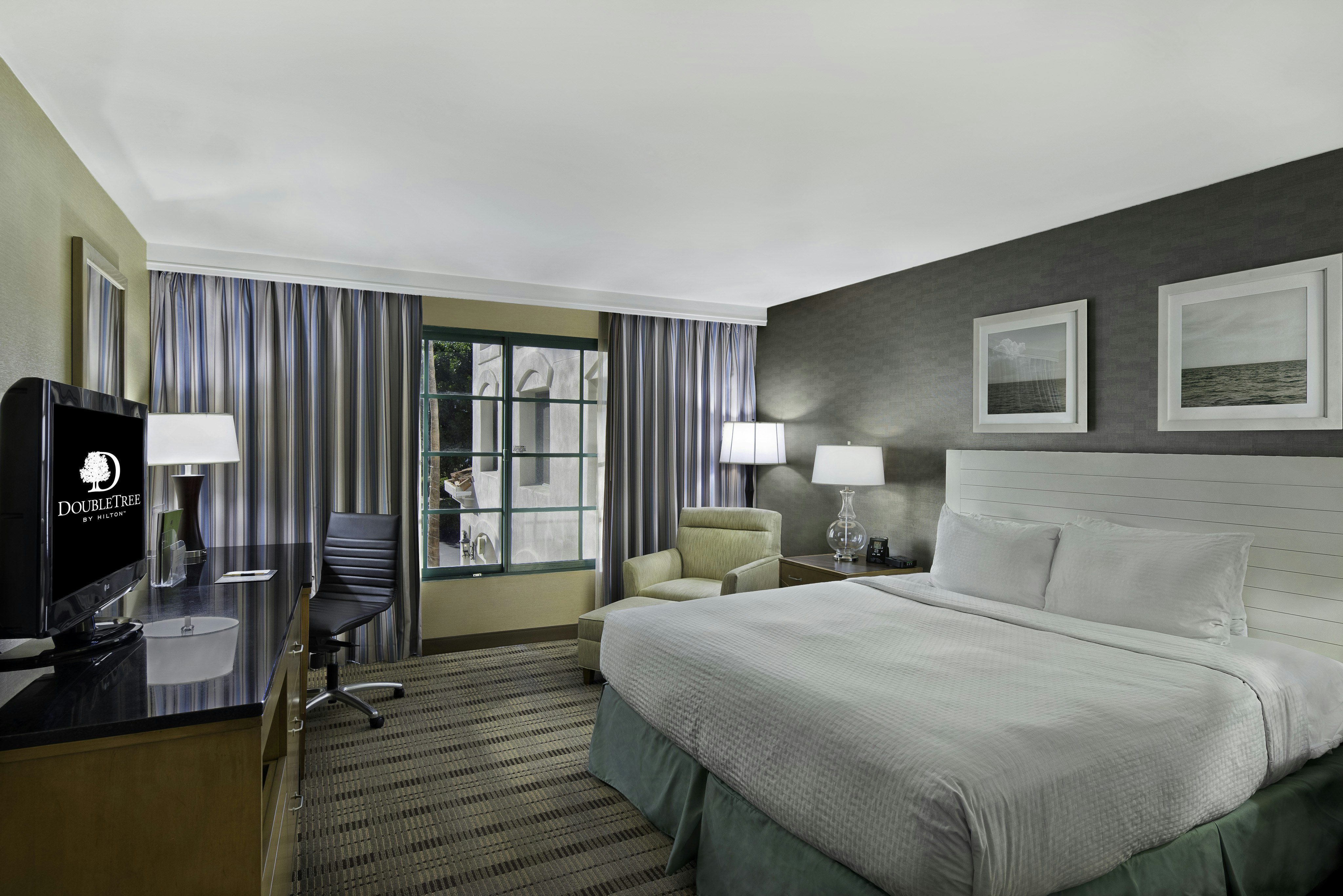 1 KING BED NON SMOKING