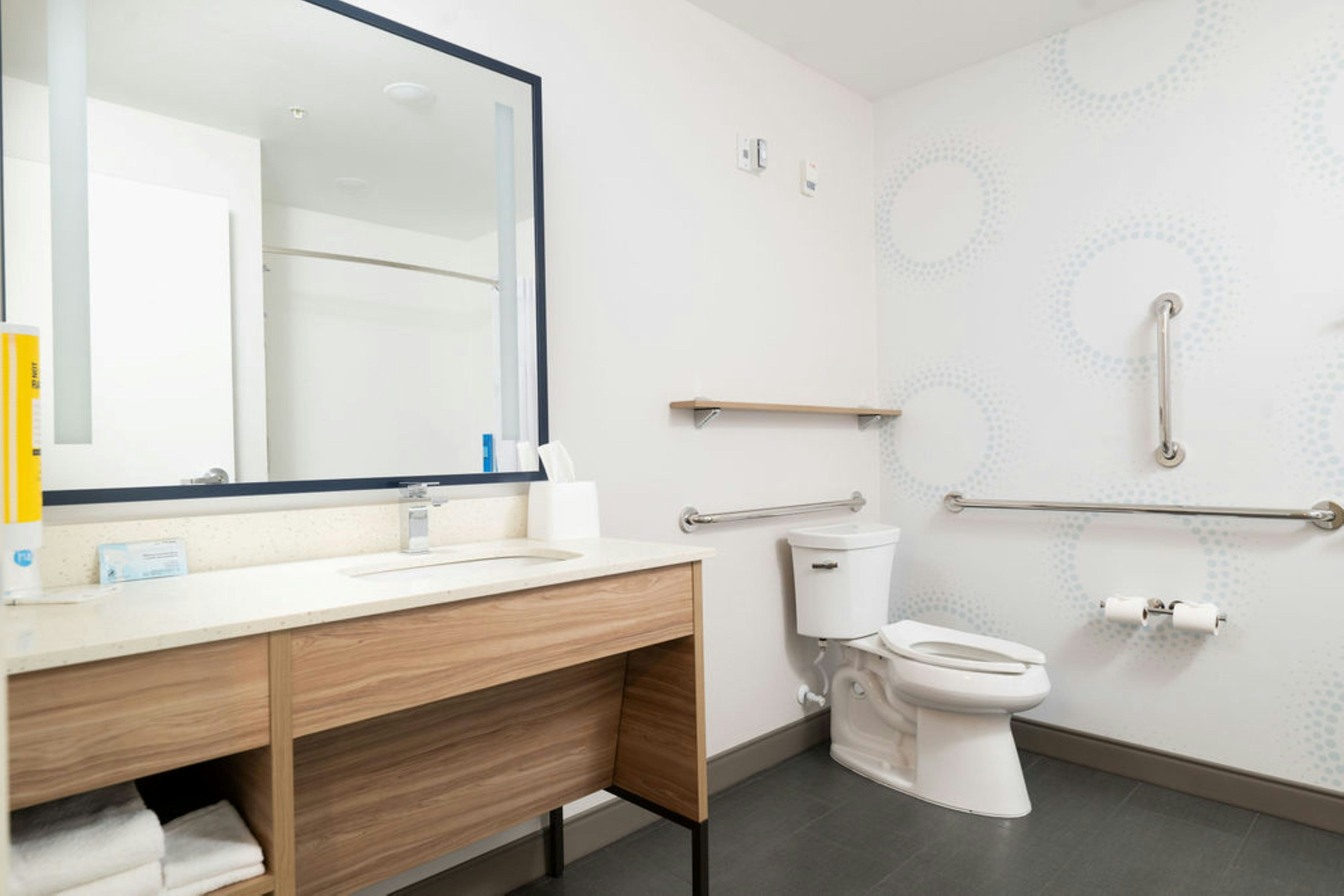 1 KING ACCESSIBLE TUB
