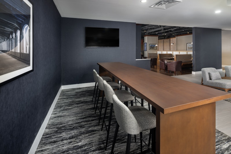 DoubleTree by Hilton Kansas City Airport