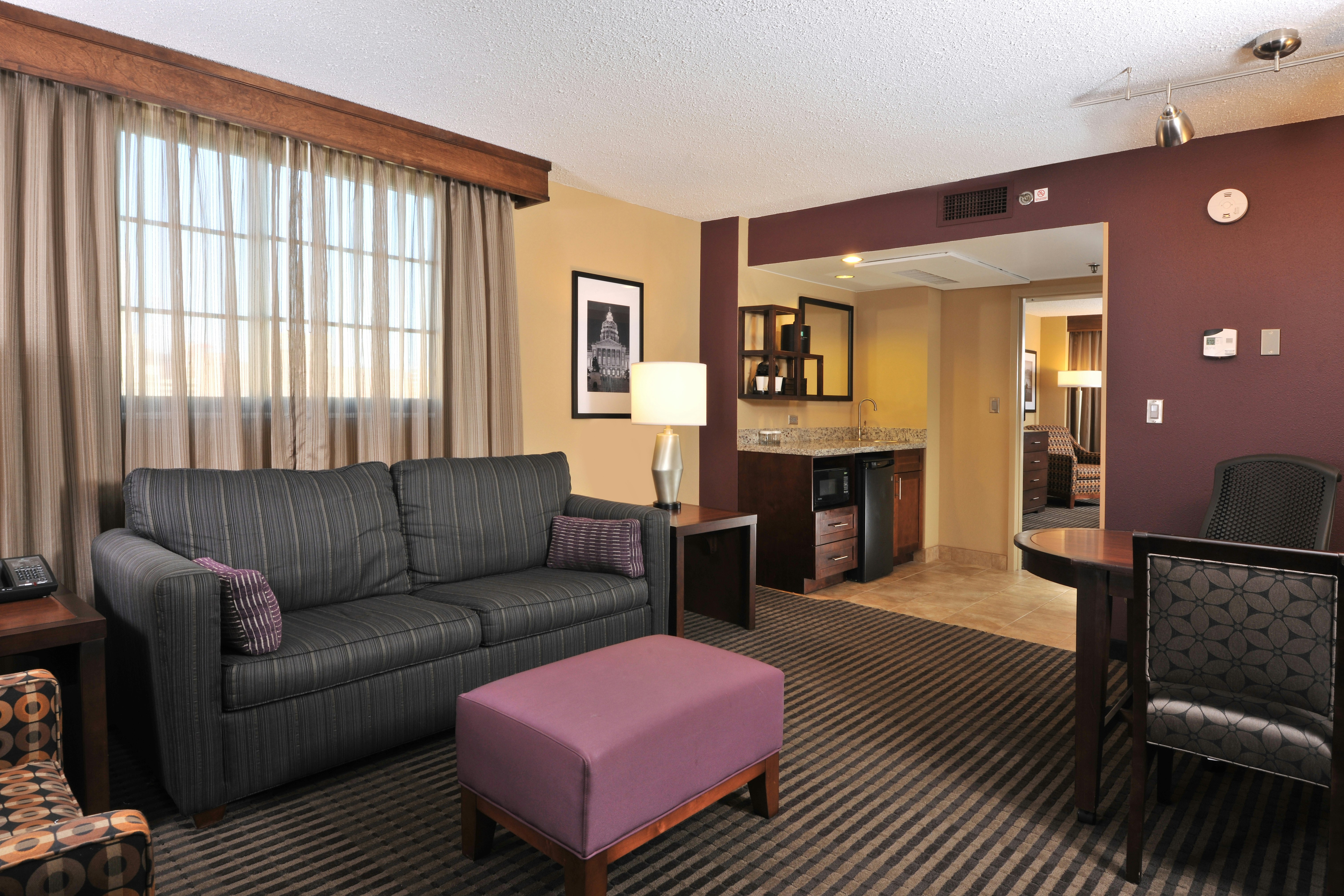 1 KING BED CORNER NONSMOKE