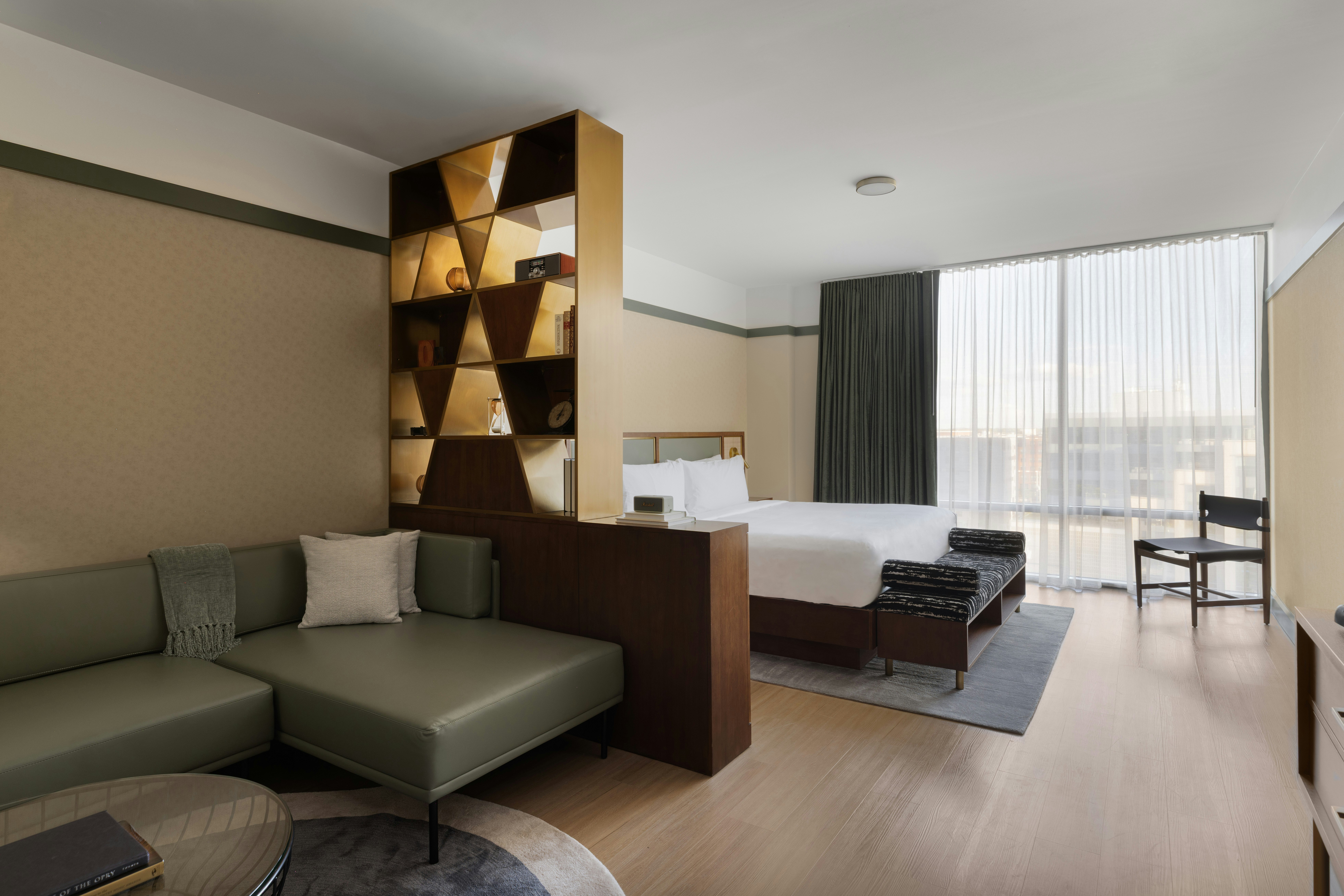 1 KING SUITE