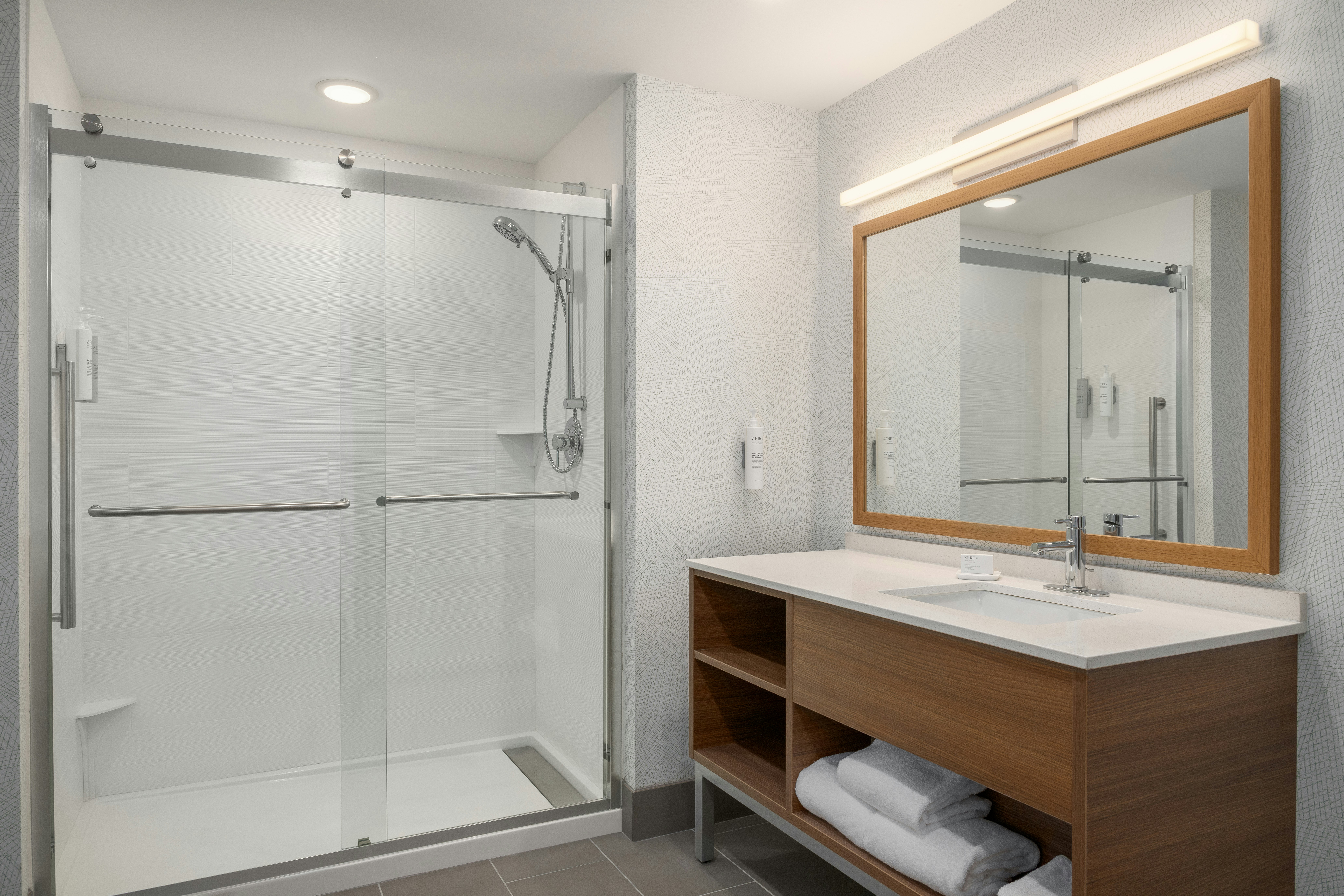 1 KING 1BEDROOM SUITE