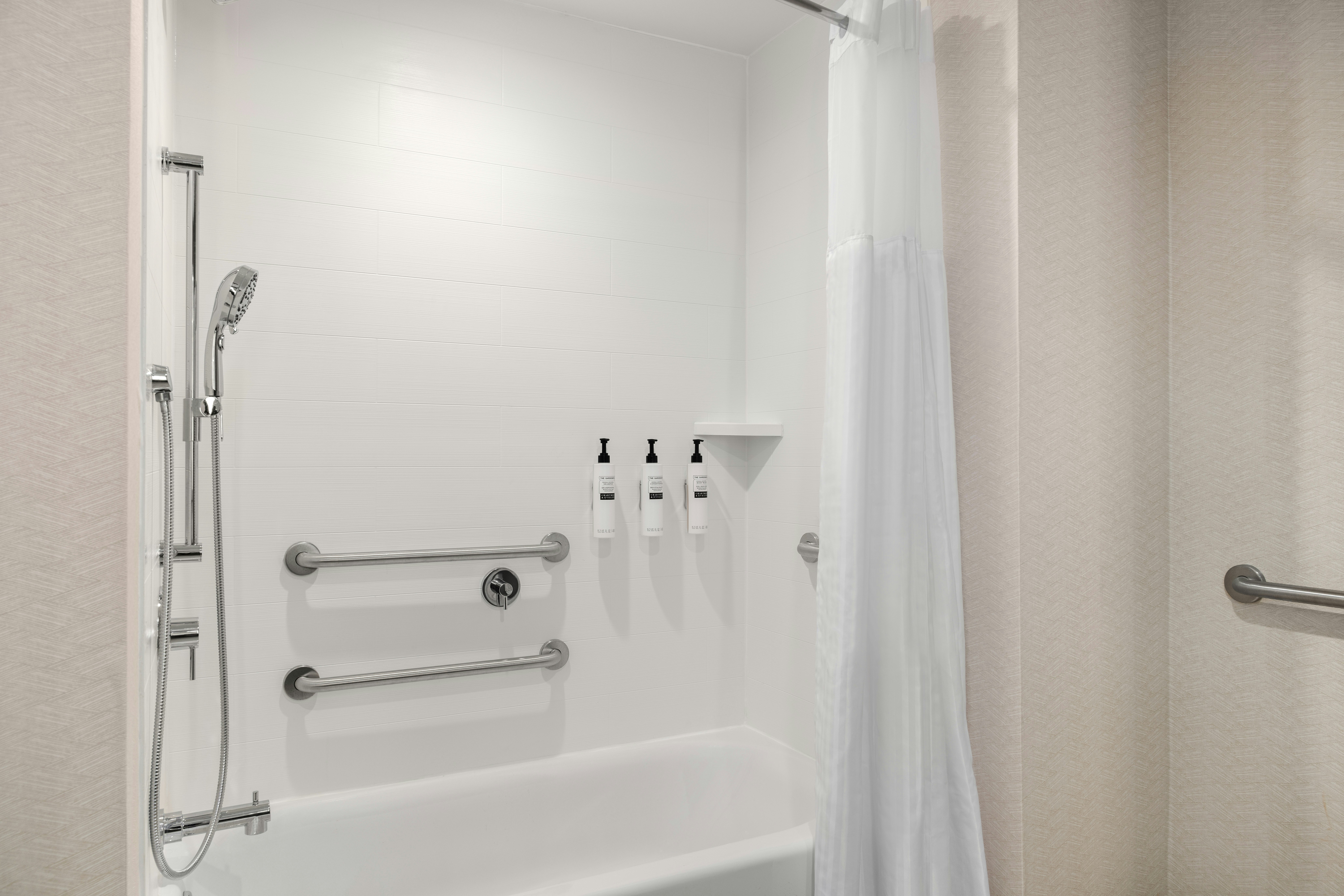 1 KING ACC DLX RM W/TUB