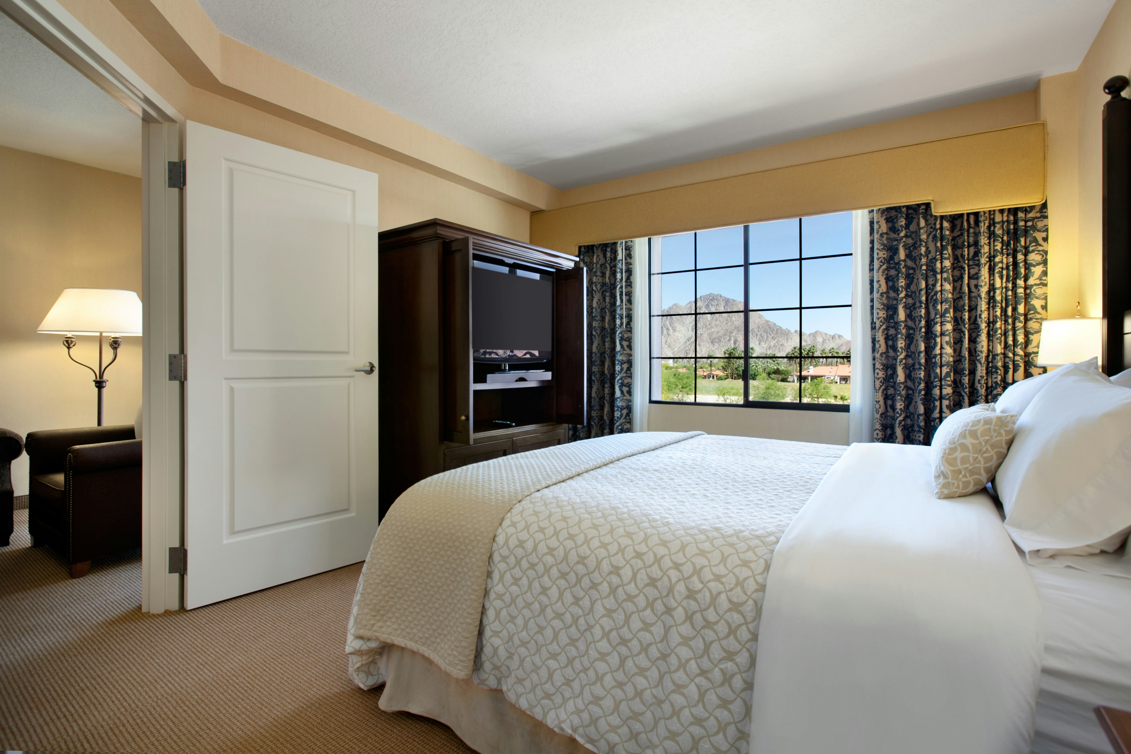 1 KING BED NONSMOKING