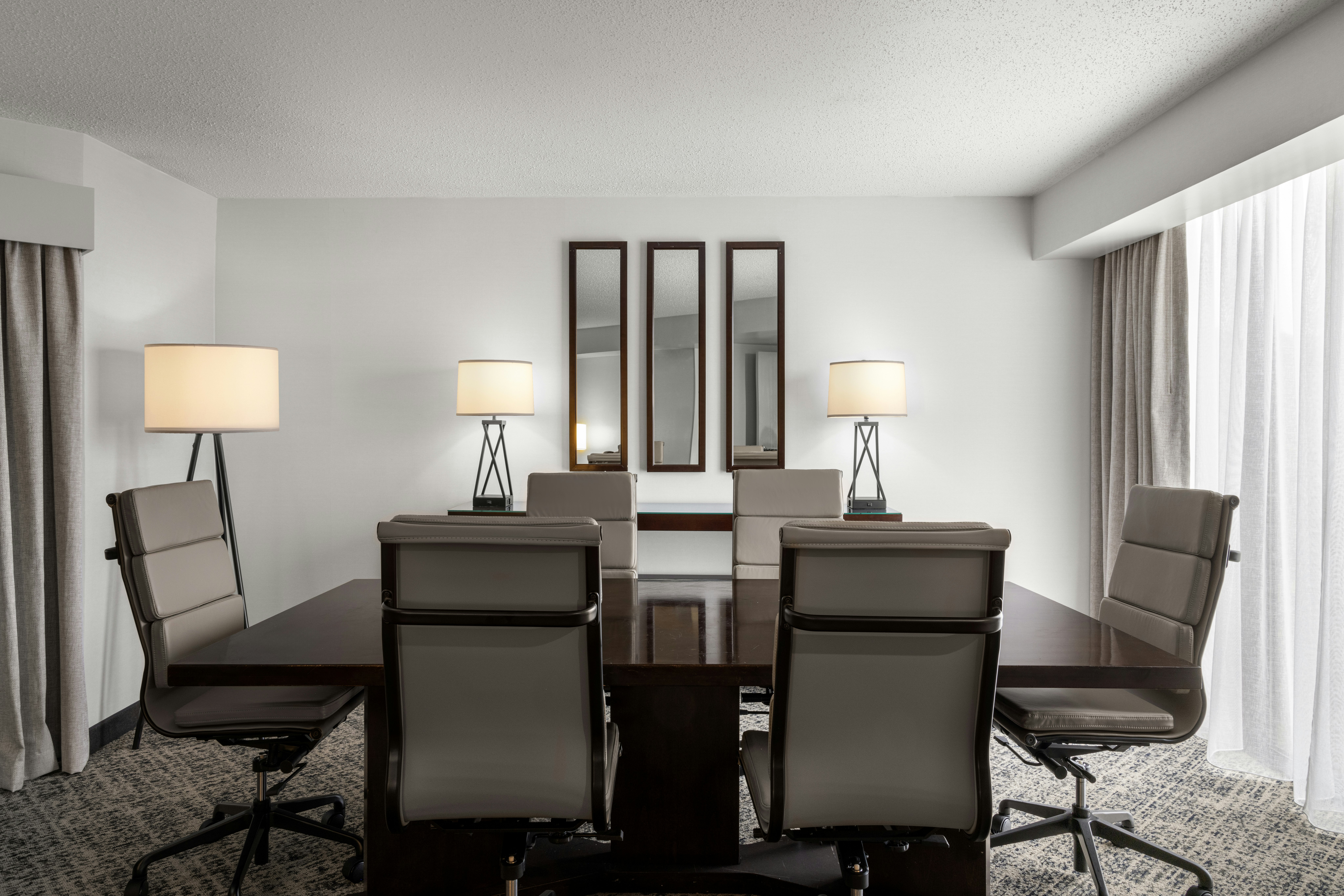 1 KING EXECUTIVE NONSMOK