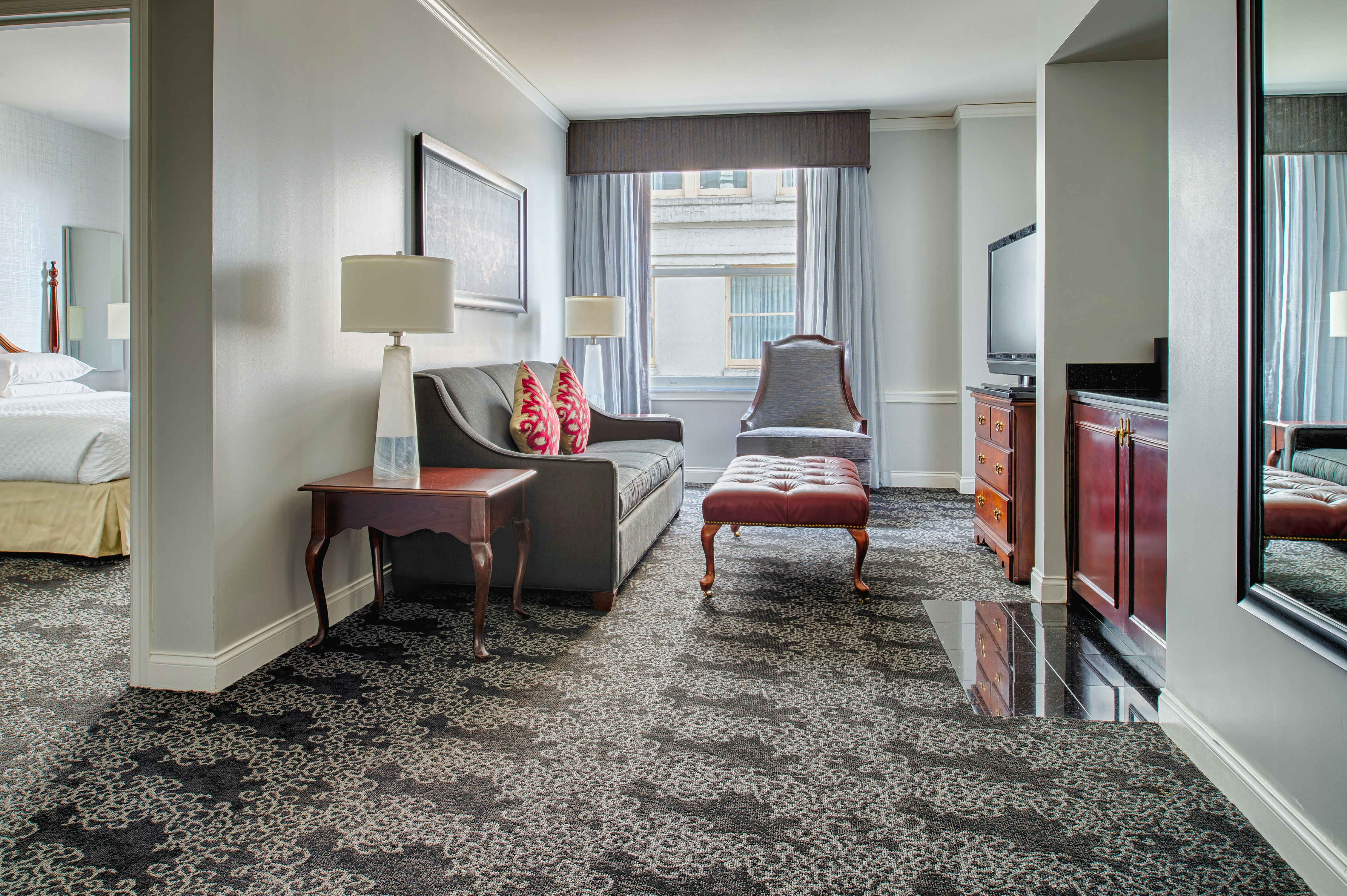 1 KING BED SUITE