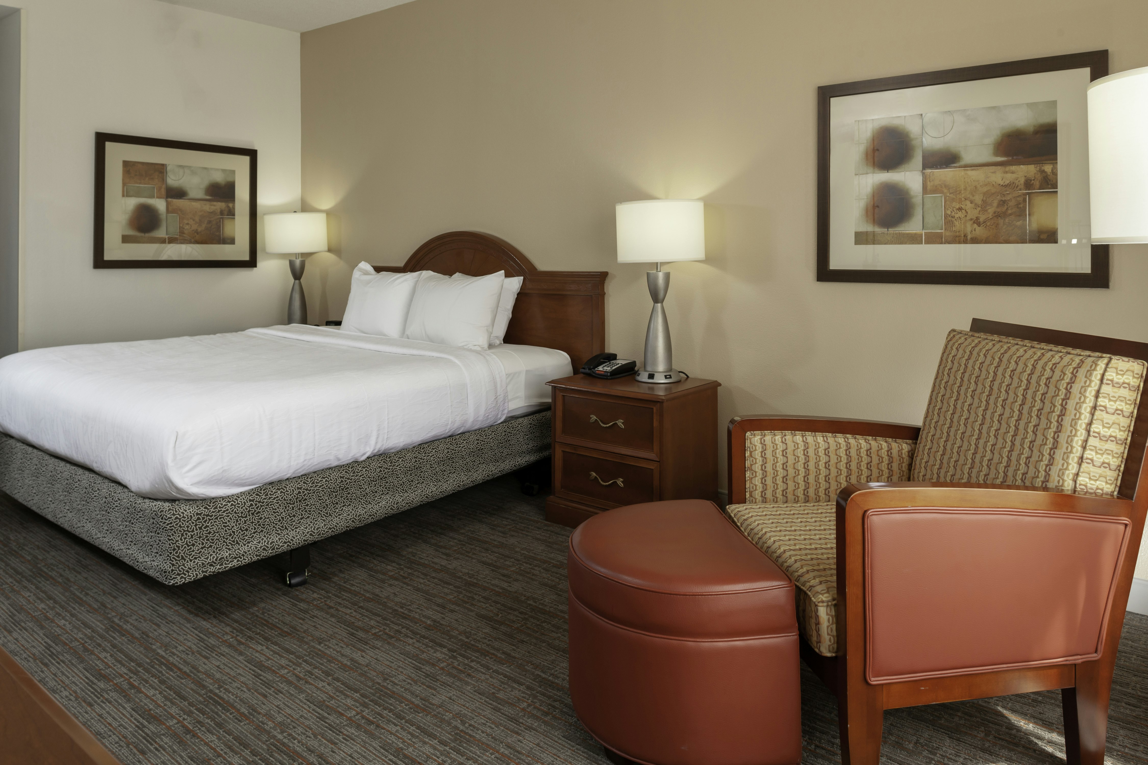 1 KING ACC RM W/BATHTUB