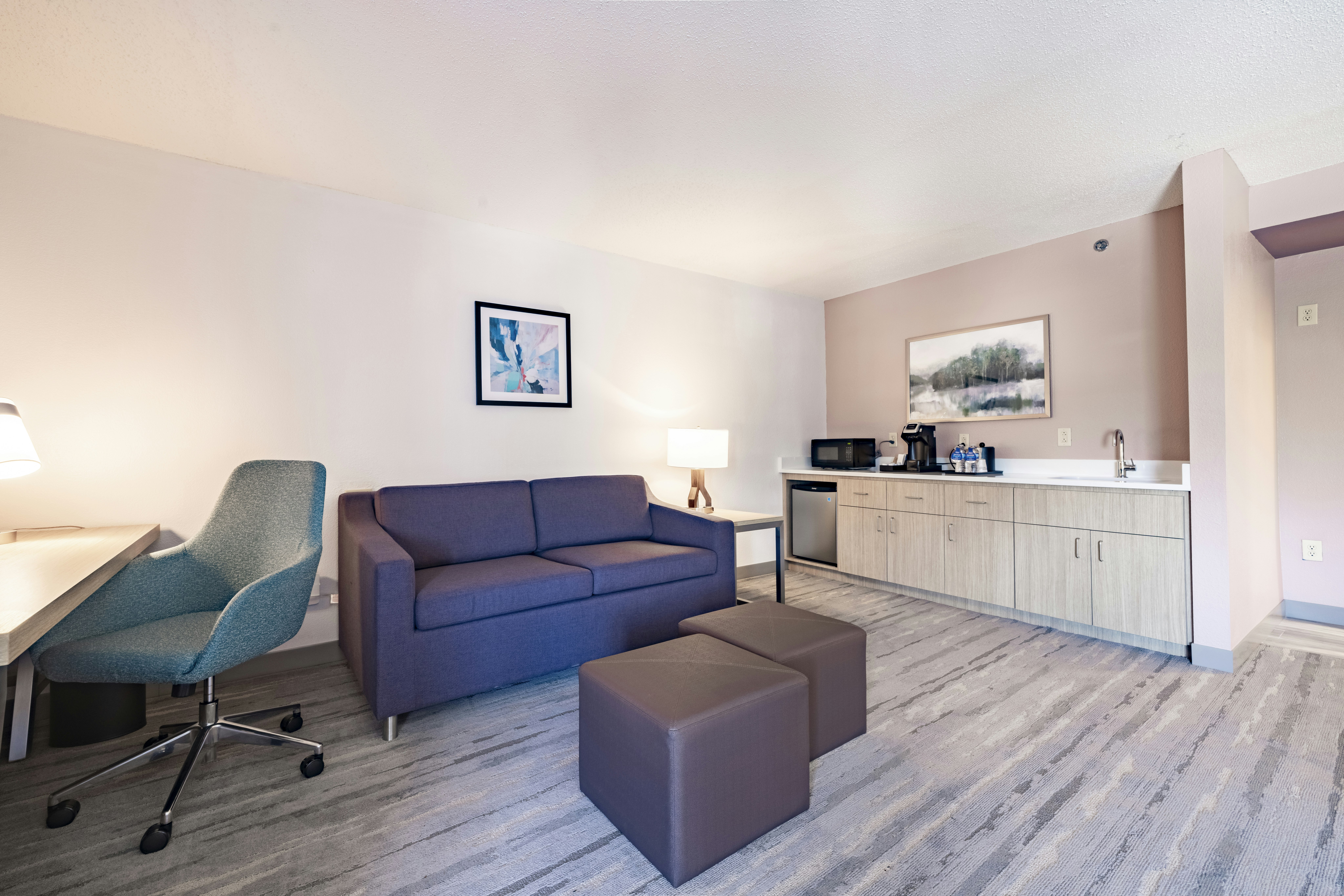 1 BED KING SUITE W/ VIEW