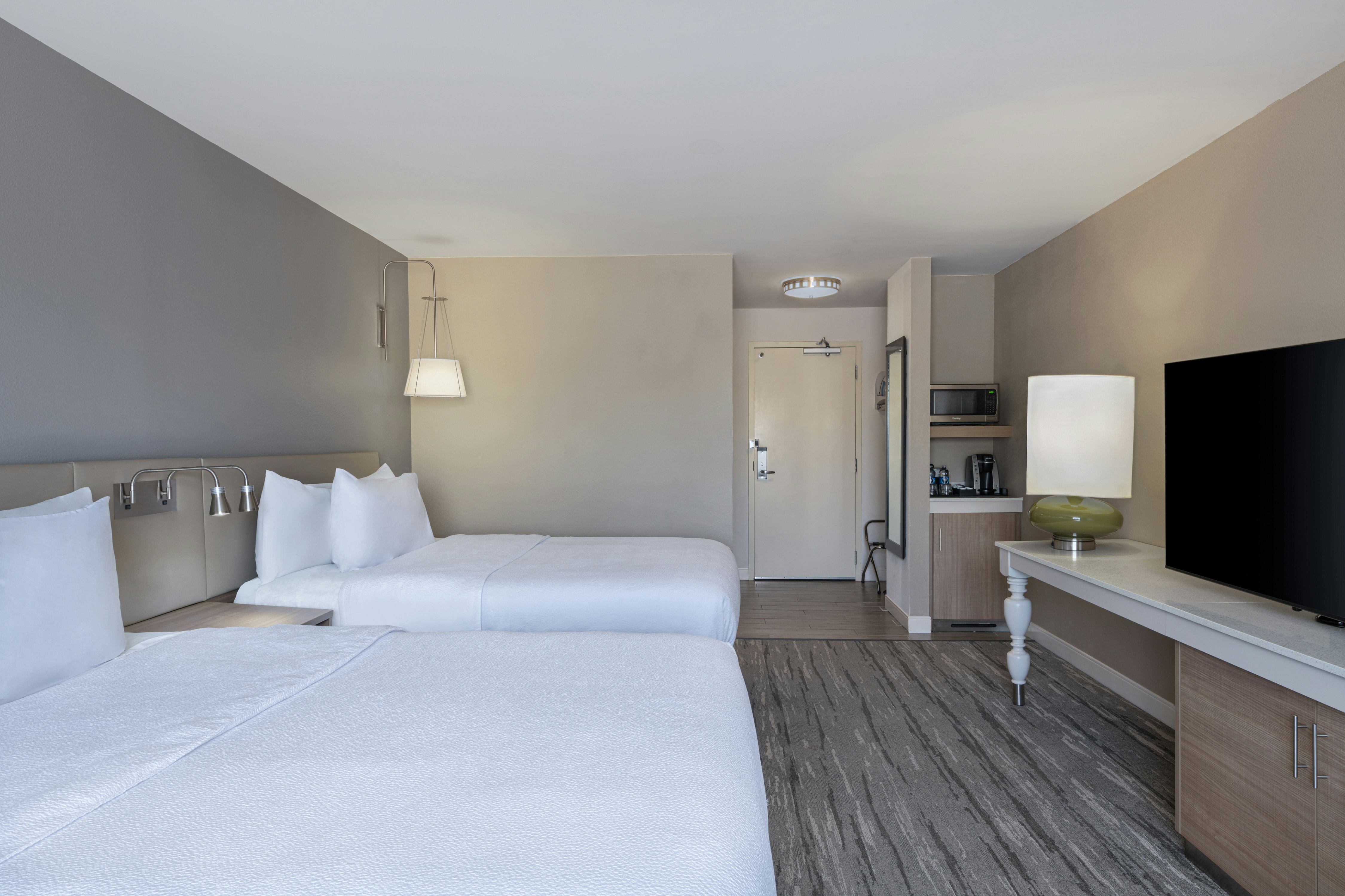 2 DOUBLE BEDS