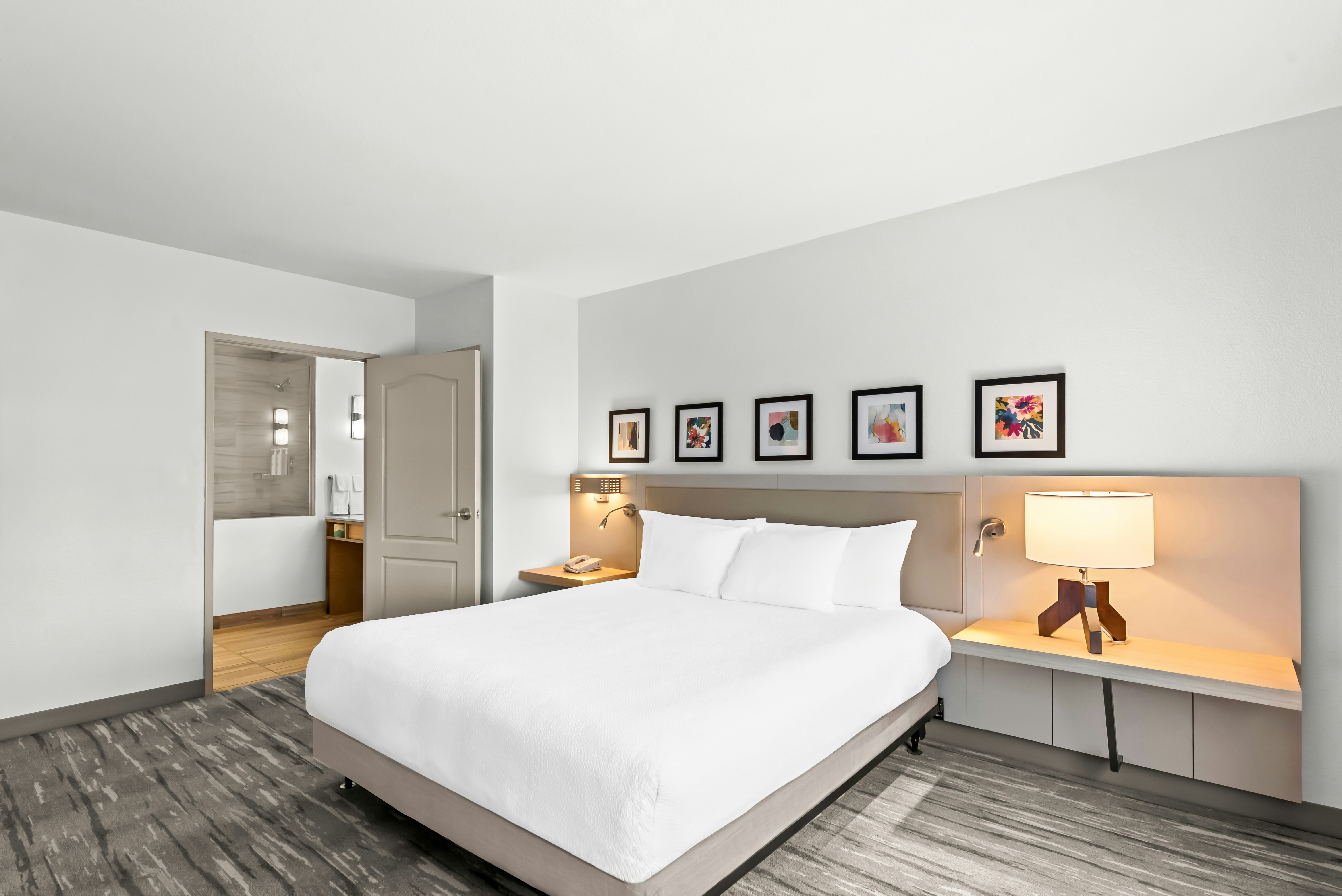 1KNG ACC 1BDRM STE RI SHWR