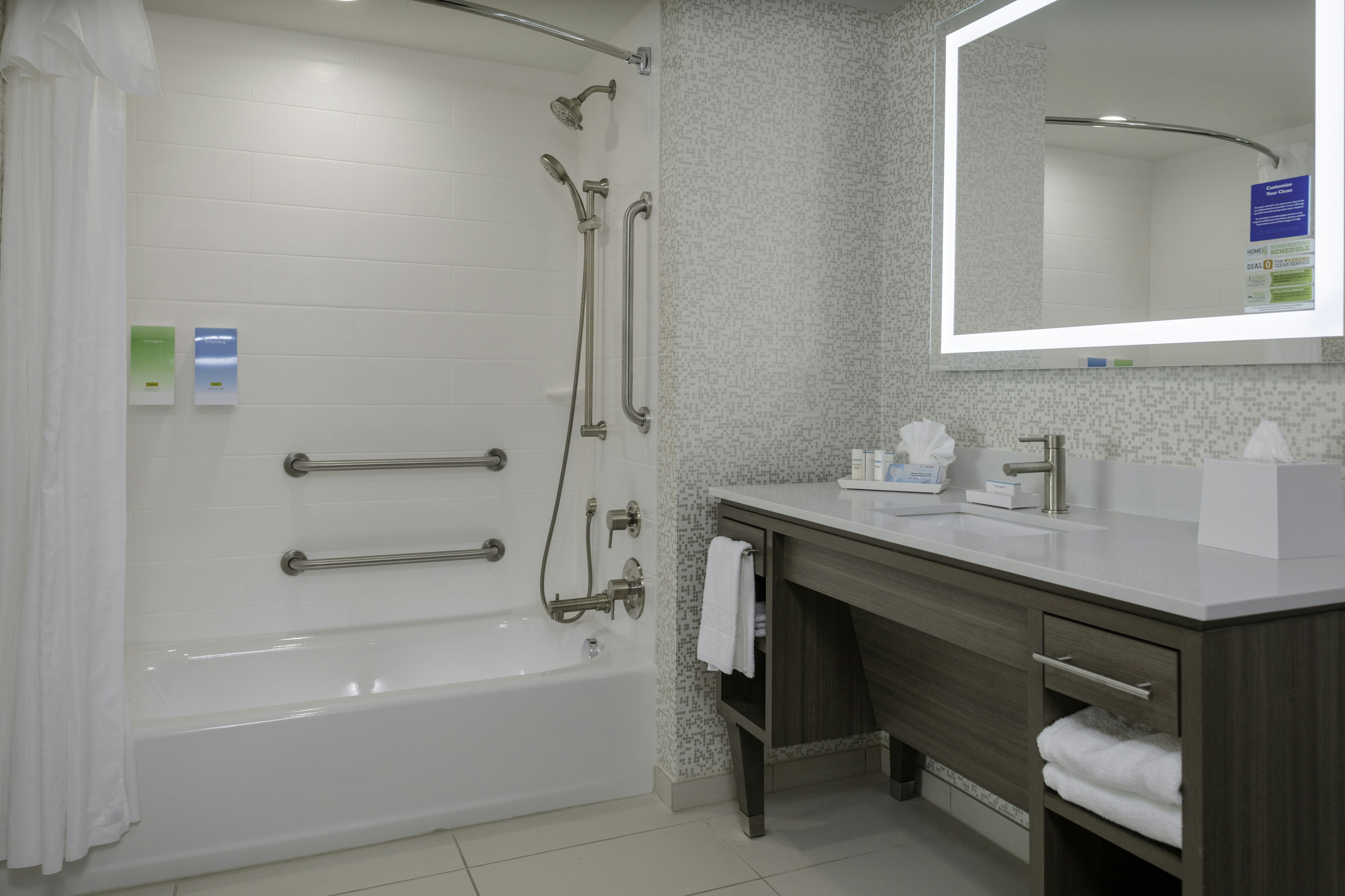 2QN MOB/HR ACC TUB STUDIO
