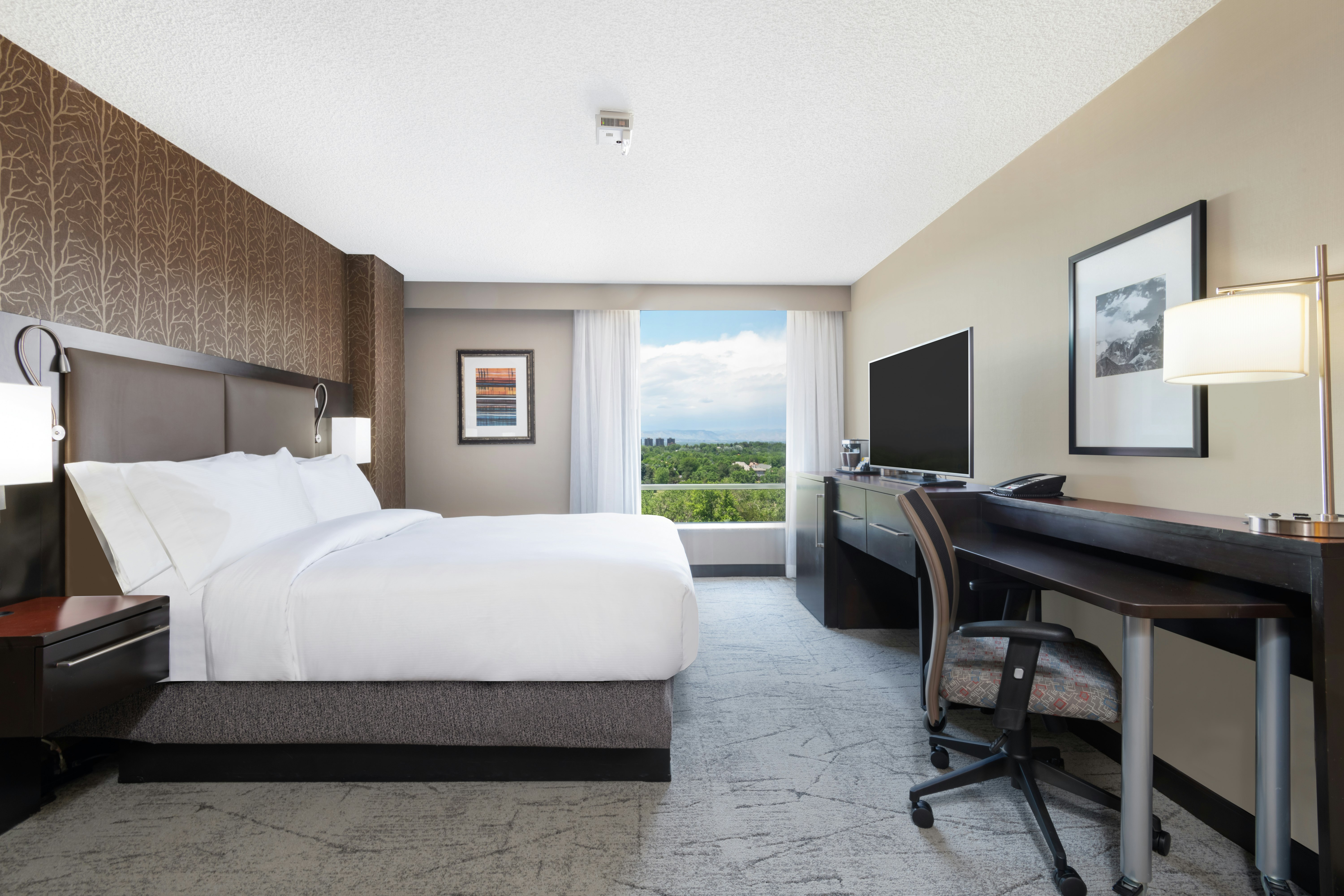 1 KING BED HEARING ACCESS