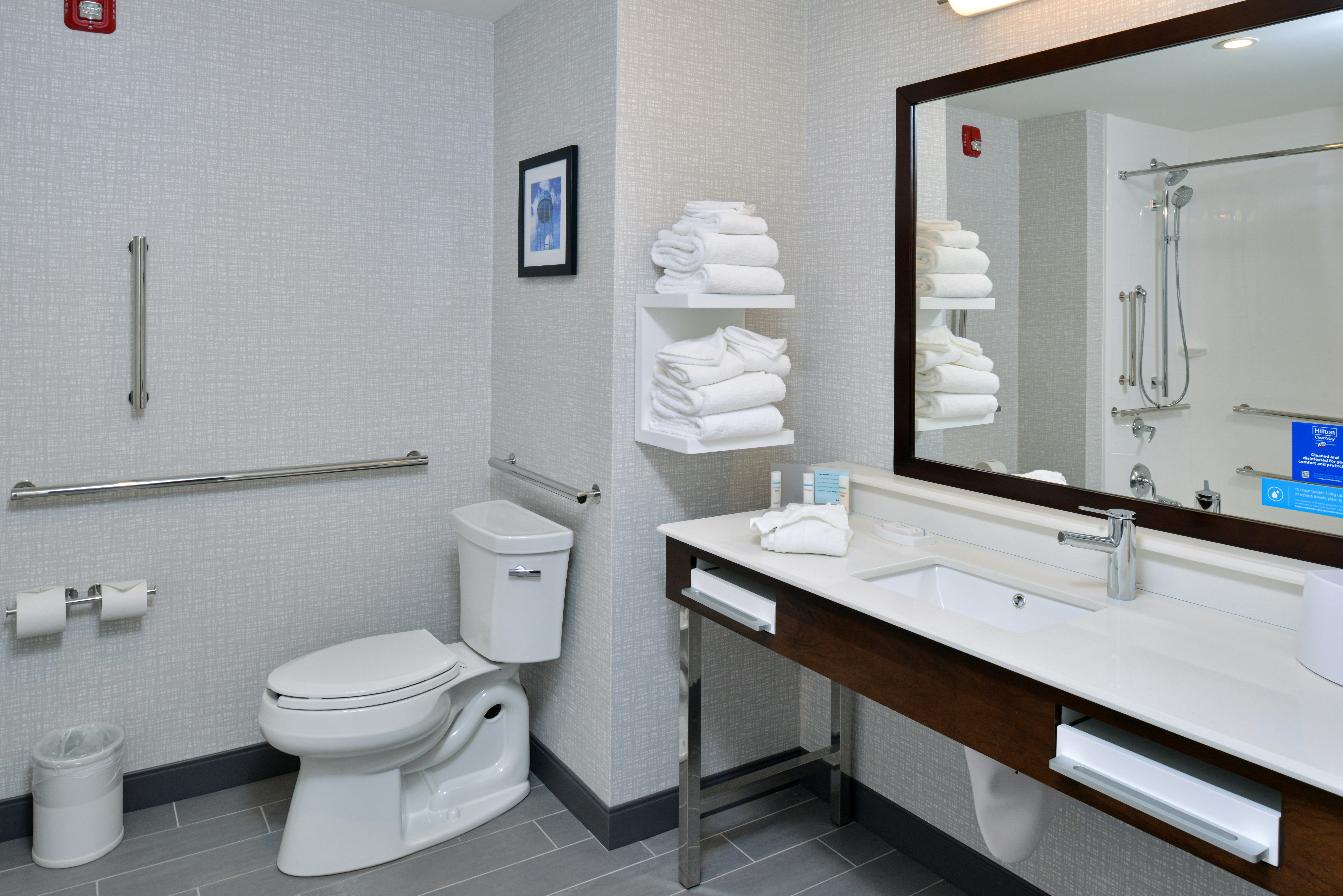 1 KNG ACCESSIBLE TUB NS